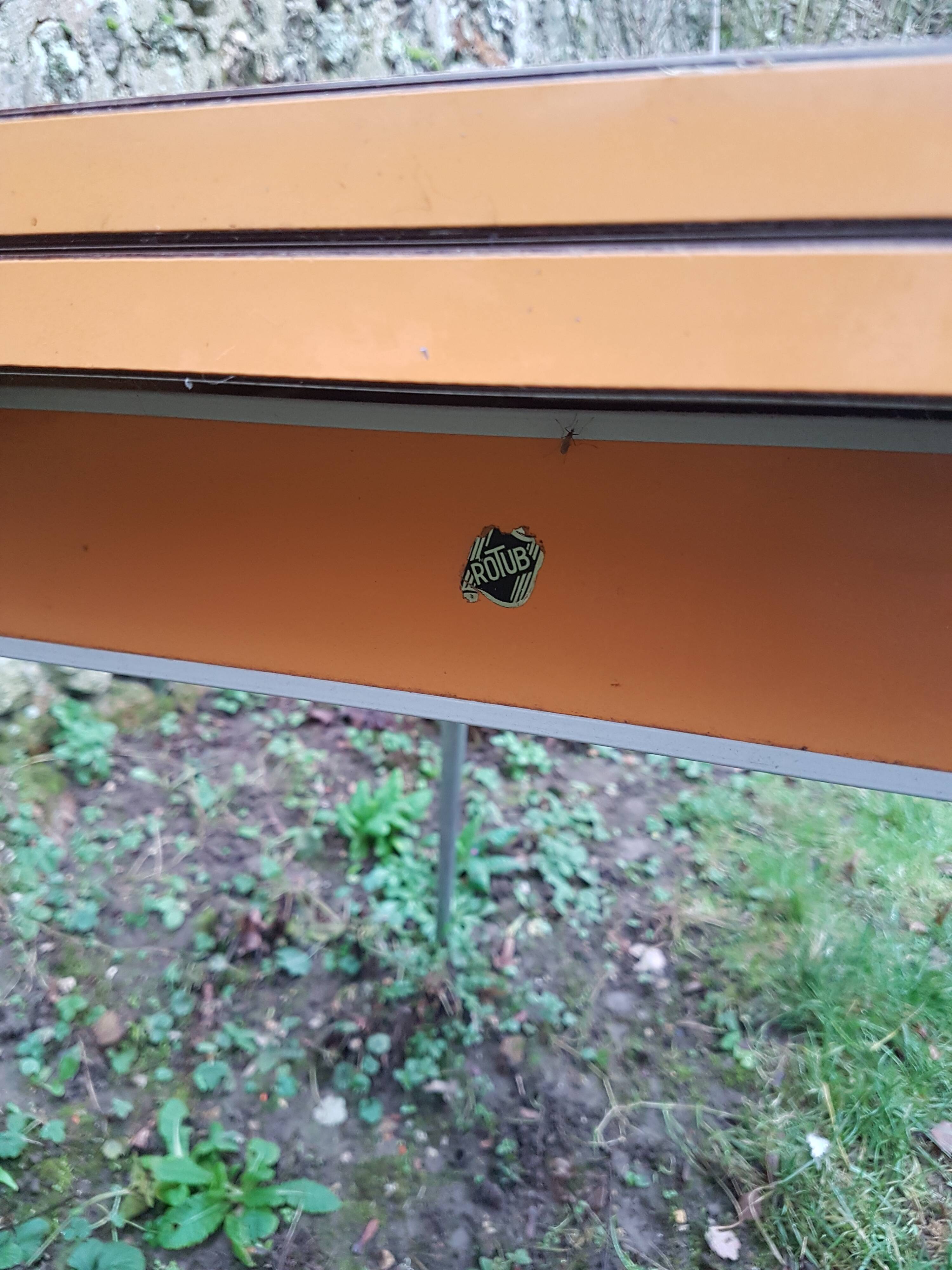 Table orange formica, 2 extensions