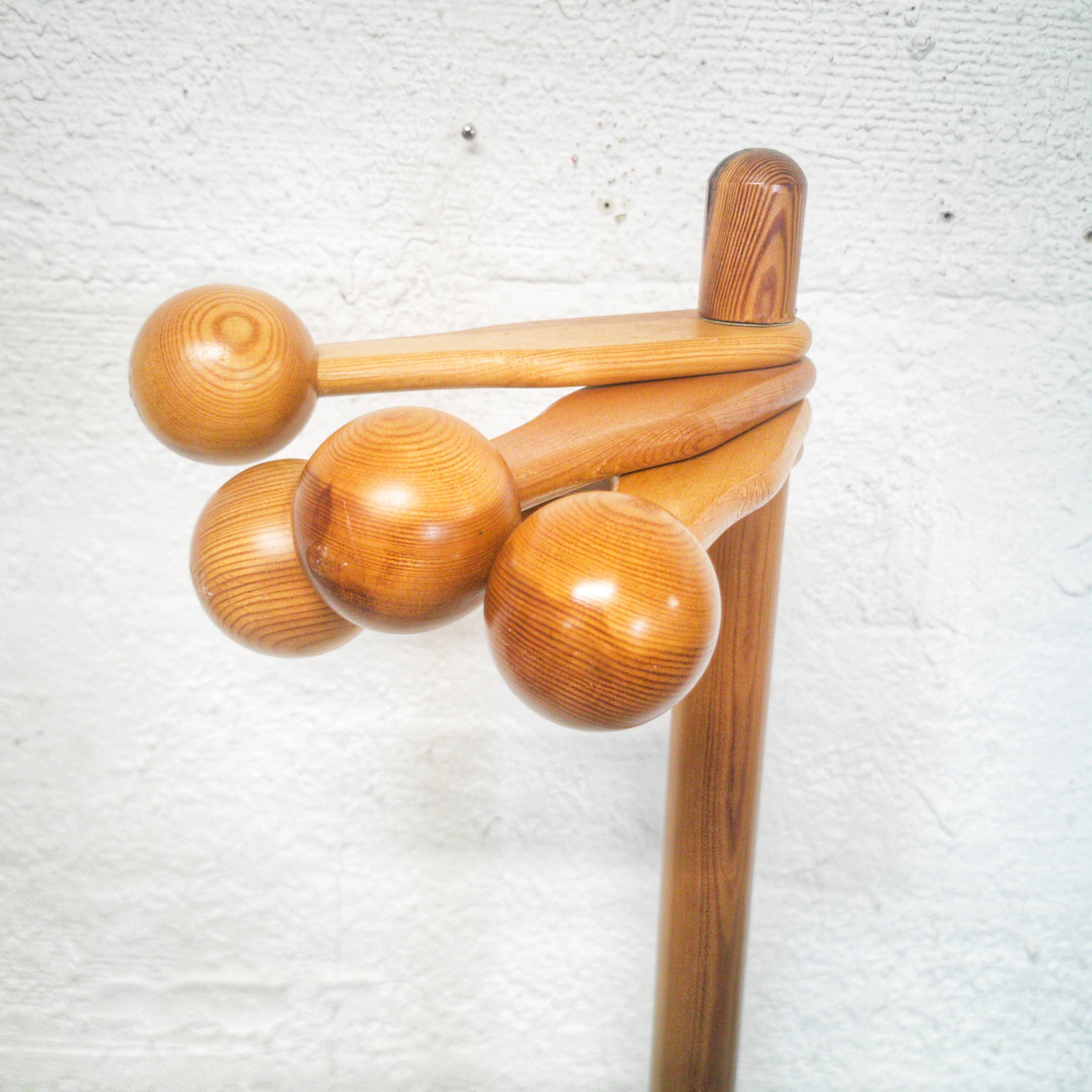 Porte-manteau sur pied en pin