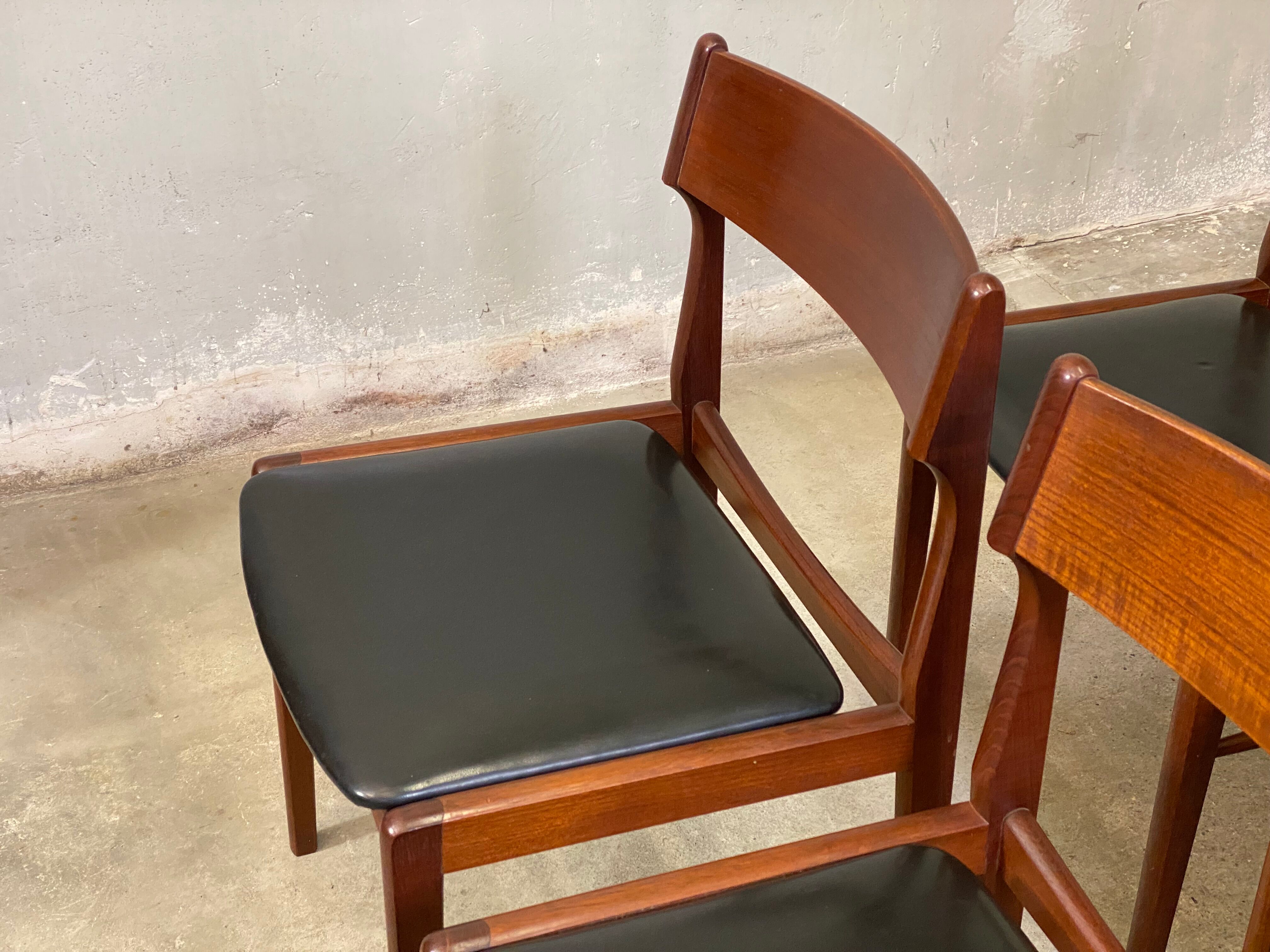 6 Scandinavian Scandinavian Scantic Mobelvaerk chairs