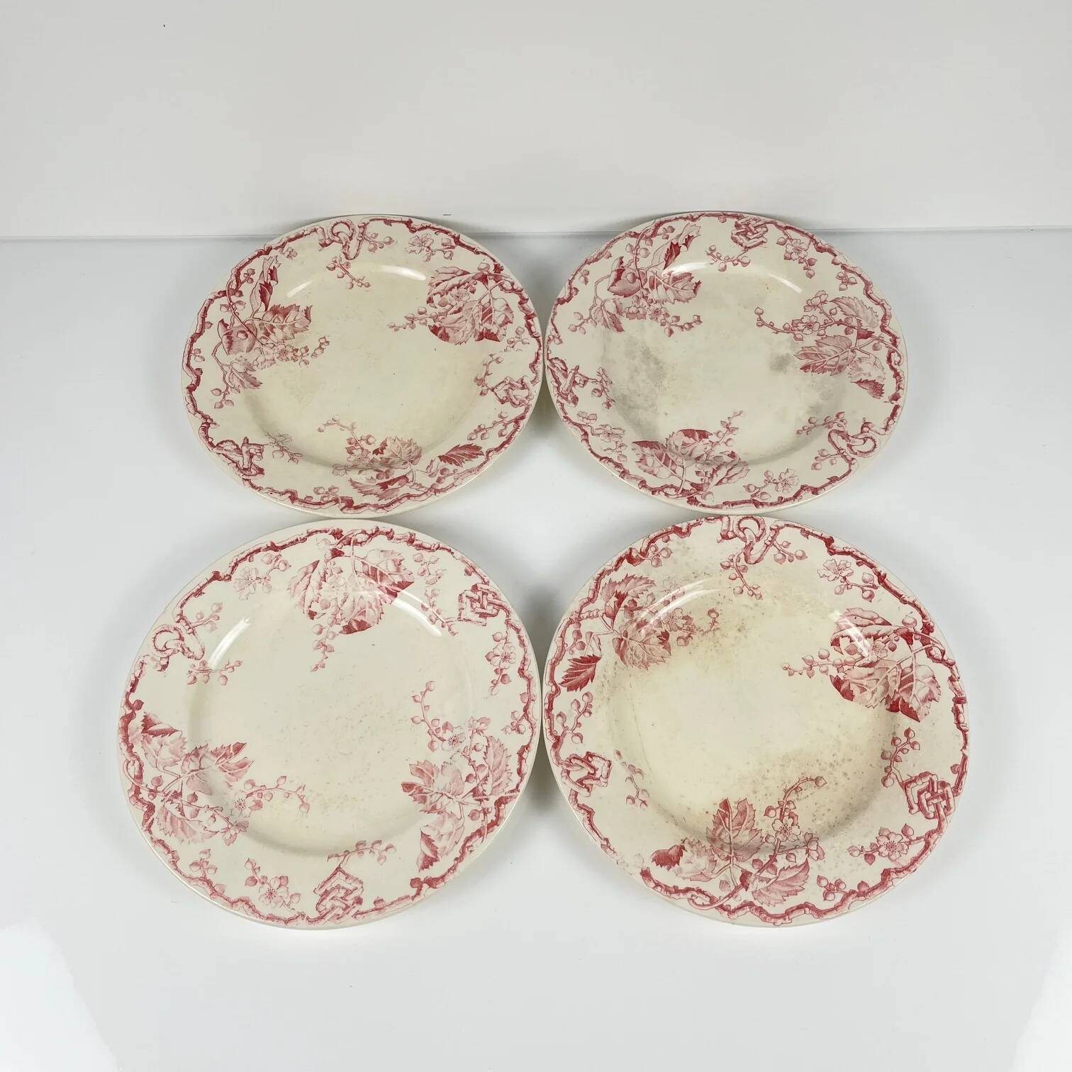 Set of 4 flat plates KG Lunéville Terre de fer, "Fontainebleau", pink, 19th century