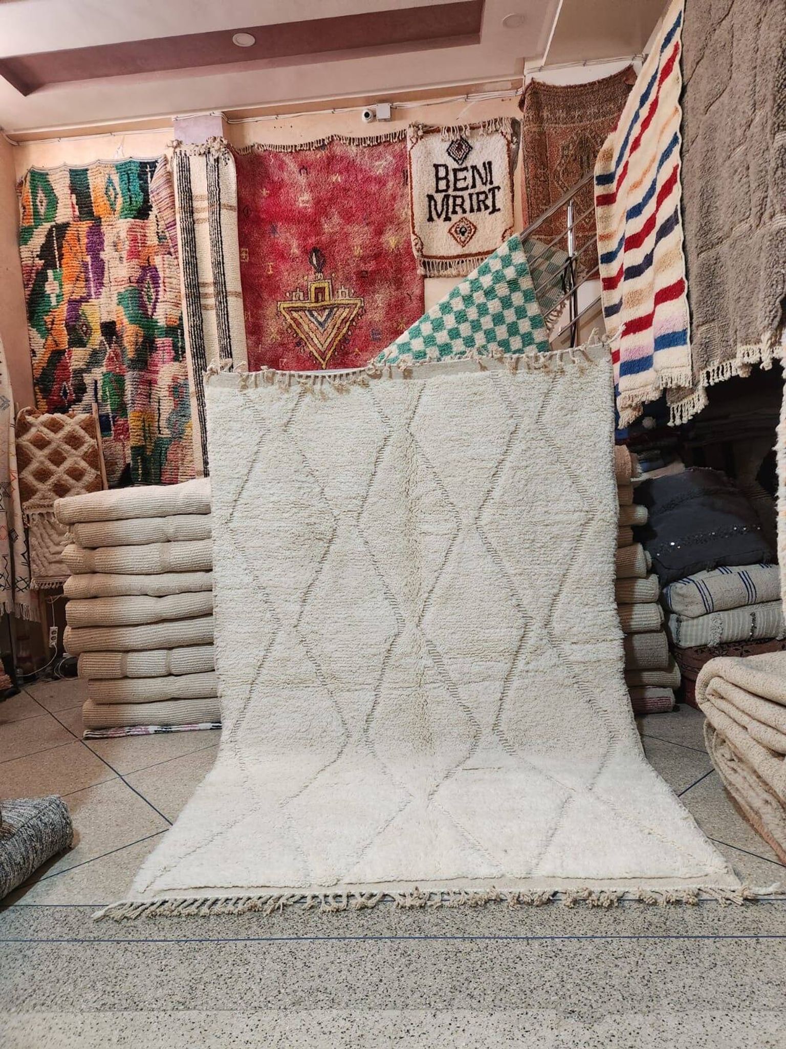 Large Moroccan Berber rug in cream wool – 300 x 200 cm Geometric patterns