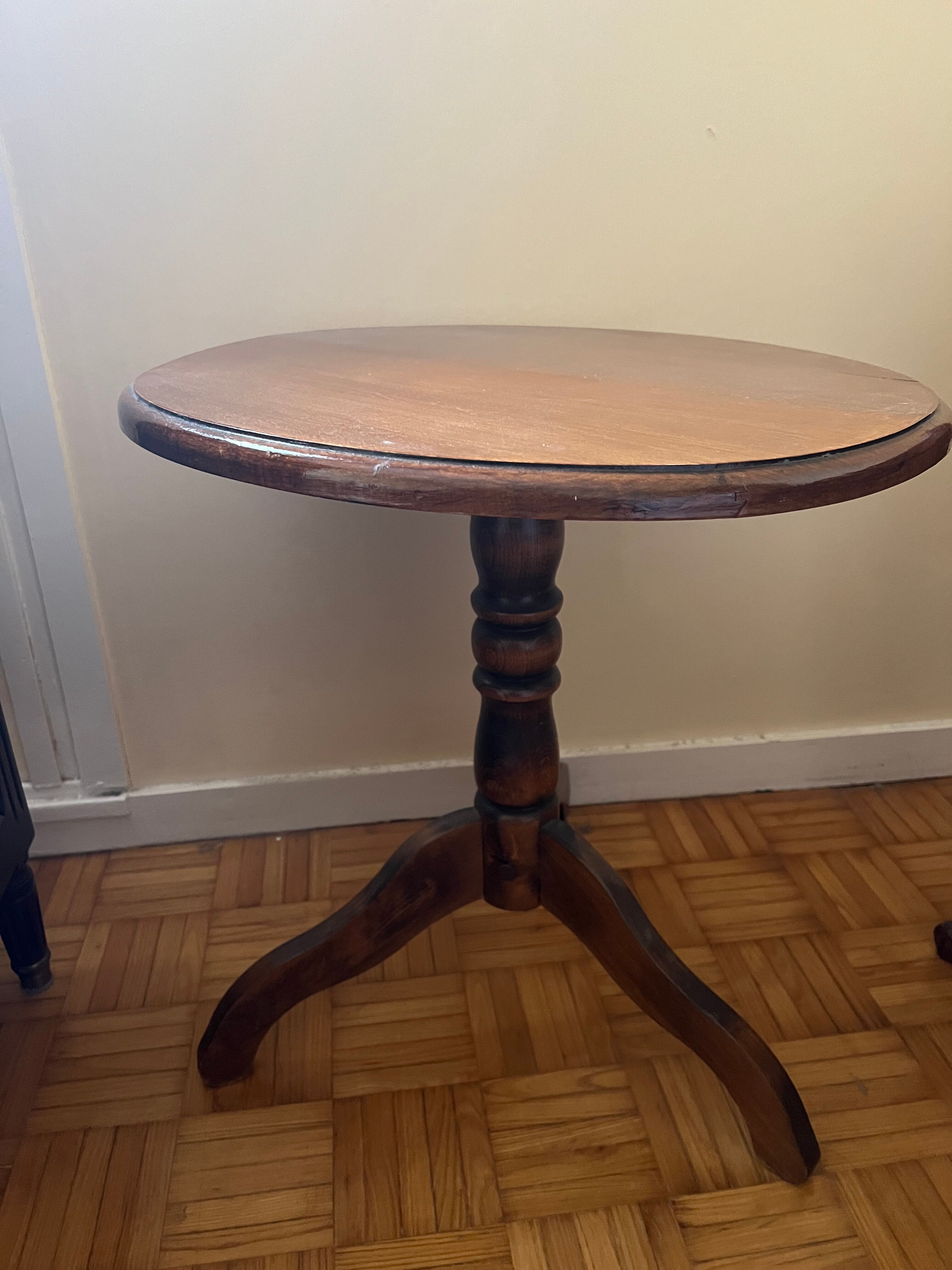 Wooden pedestal table