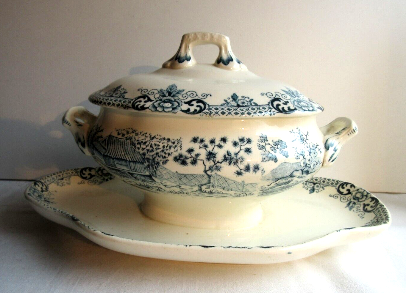 Sauce boat couvert, terre de fer gris-bleu: saïgon, choisy le roi hb & cie.