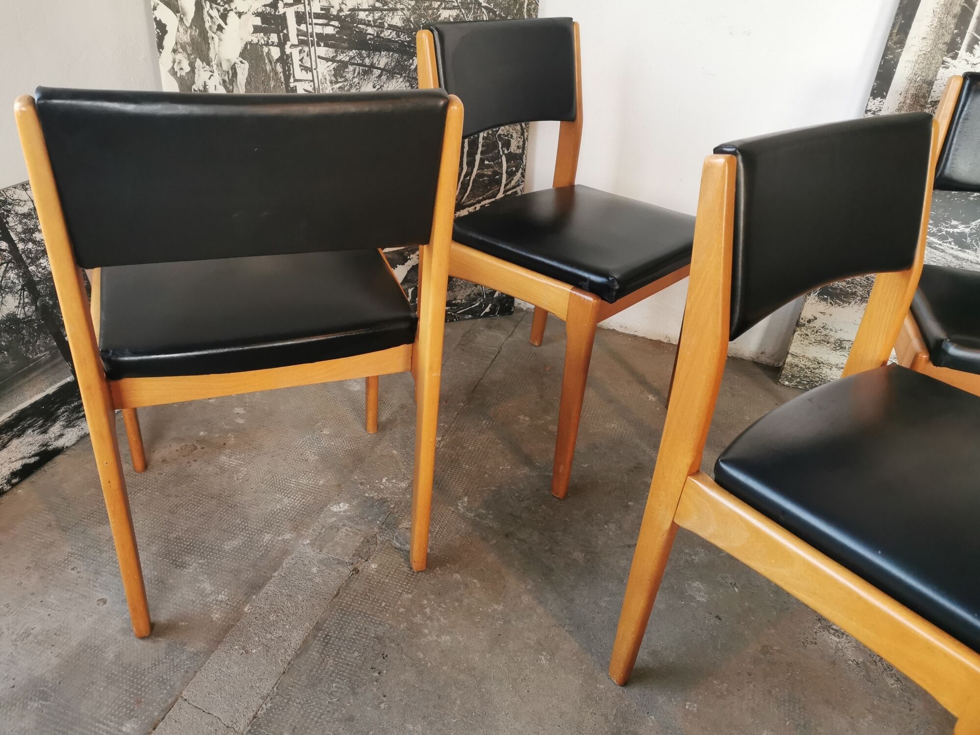 Set of 4 chairs scandinavian style wood and skaï black