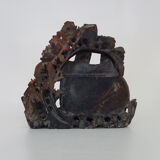 Vase chinois vintage en pierre sculptée avec fleurs de chrysanthème