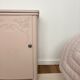 Petite commode rose rénovée
