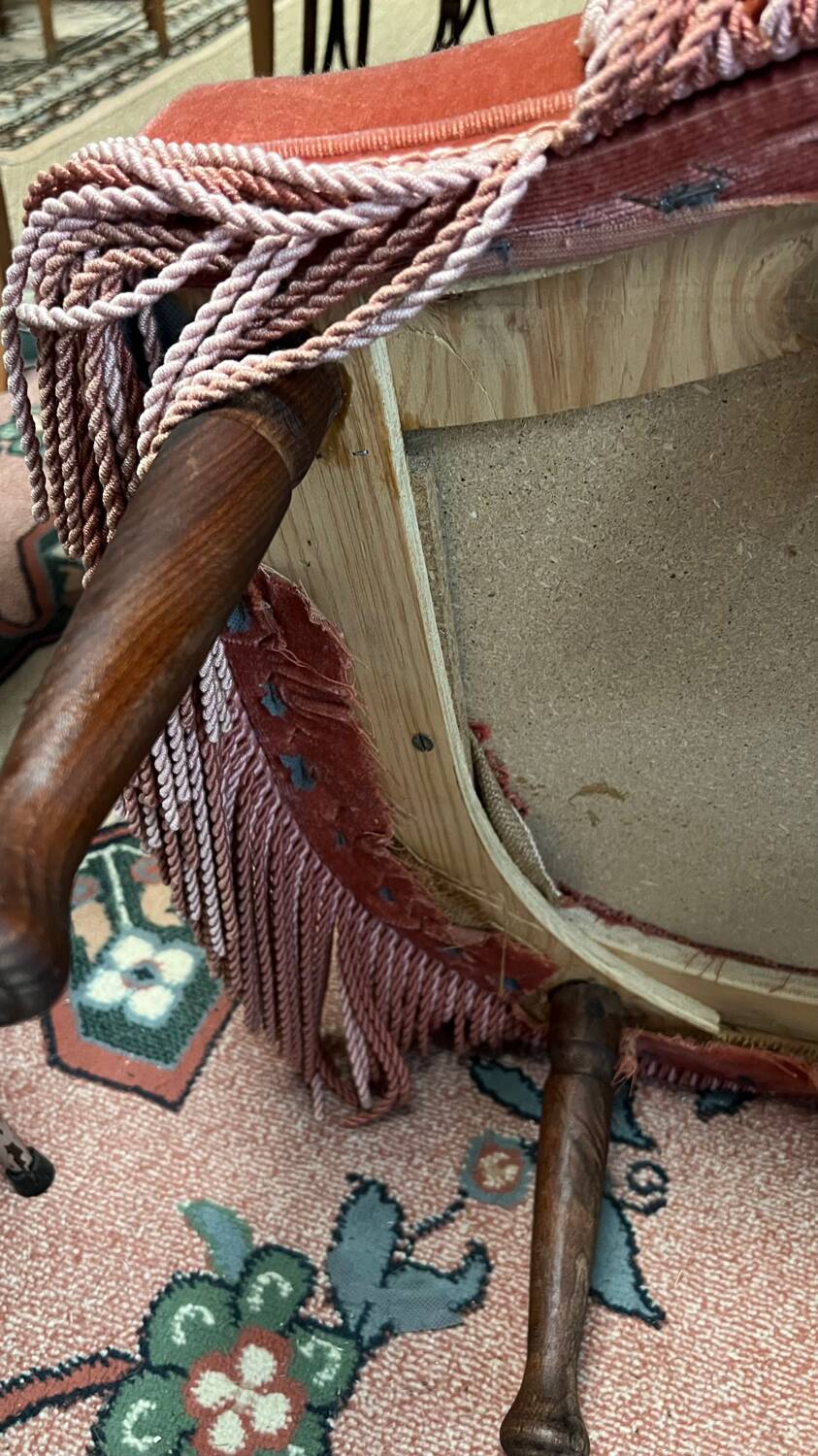 Pink velvet toad armchair