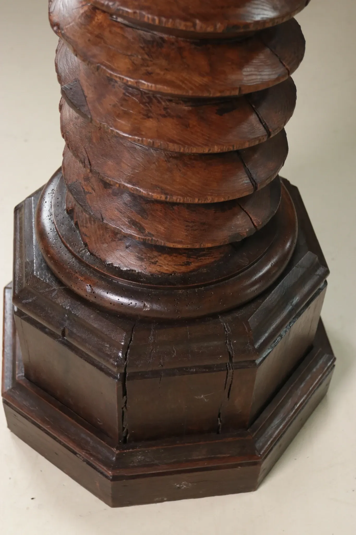Monumental wooden wine press screw column, hand-carved, 18th c. – 170 cm