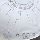 Square tablecloth 1900 very embroidered for round table