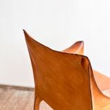 Paire de fauteuils Cab 413 par Mario Bellini en cuir beige patiné, Cassina