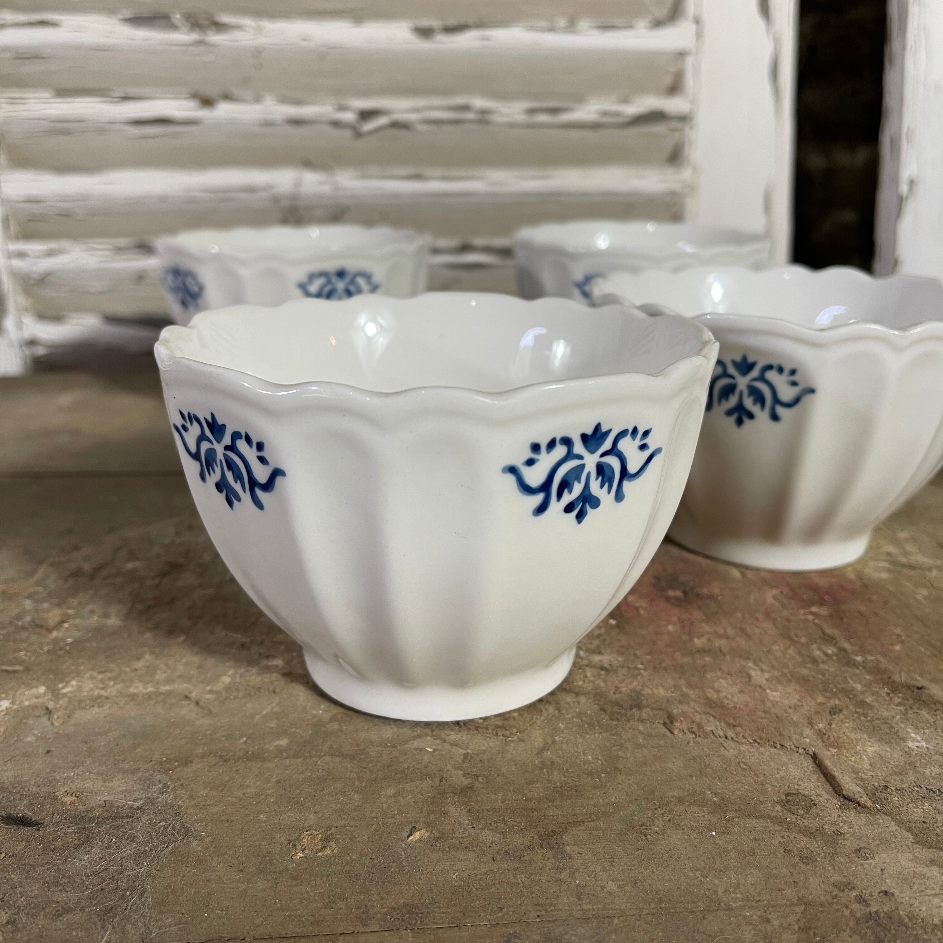 Set of 4 vintage bowls