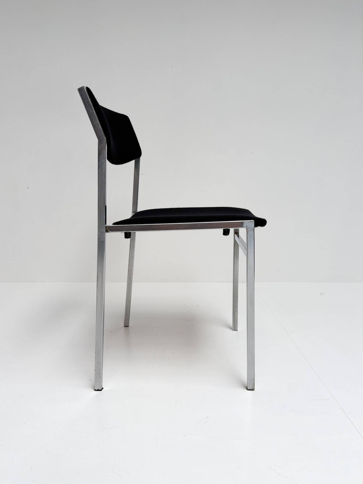 Set of 4 Gijs van der Sluis stacking chairs, 1970s
