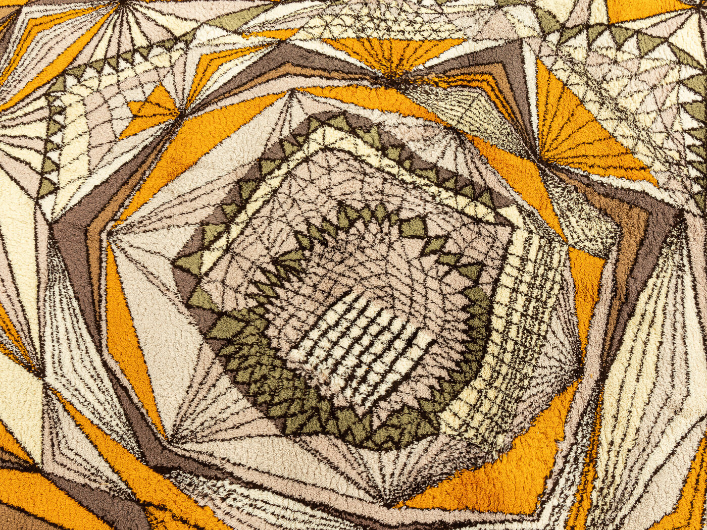 1970s carpet  340x252cm