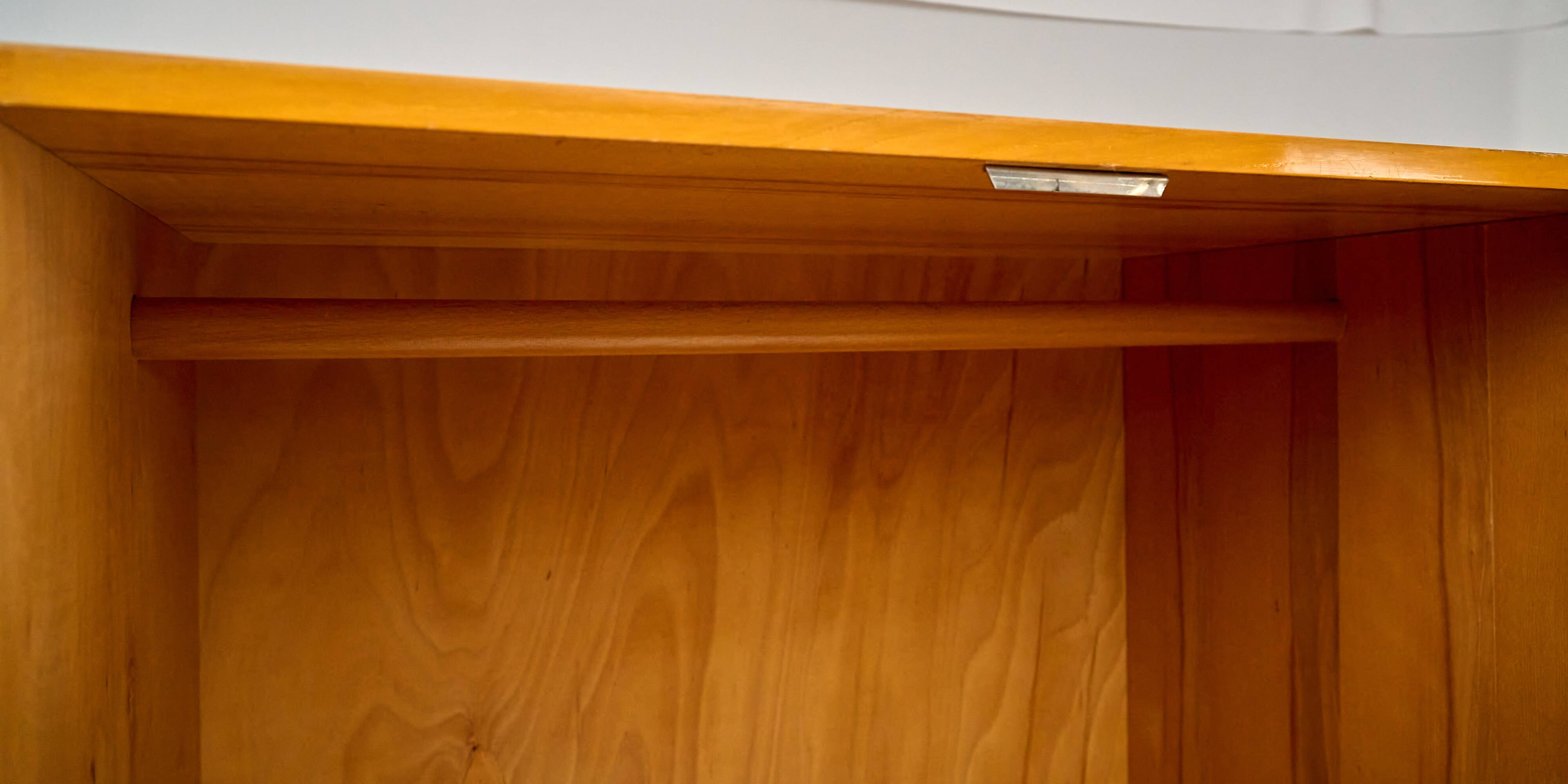 Armoire tchécoslovaque vintage à 3 portes