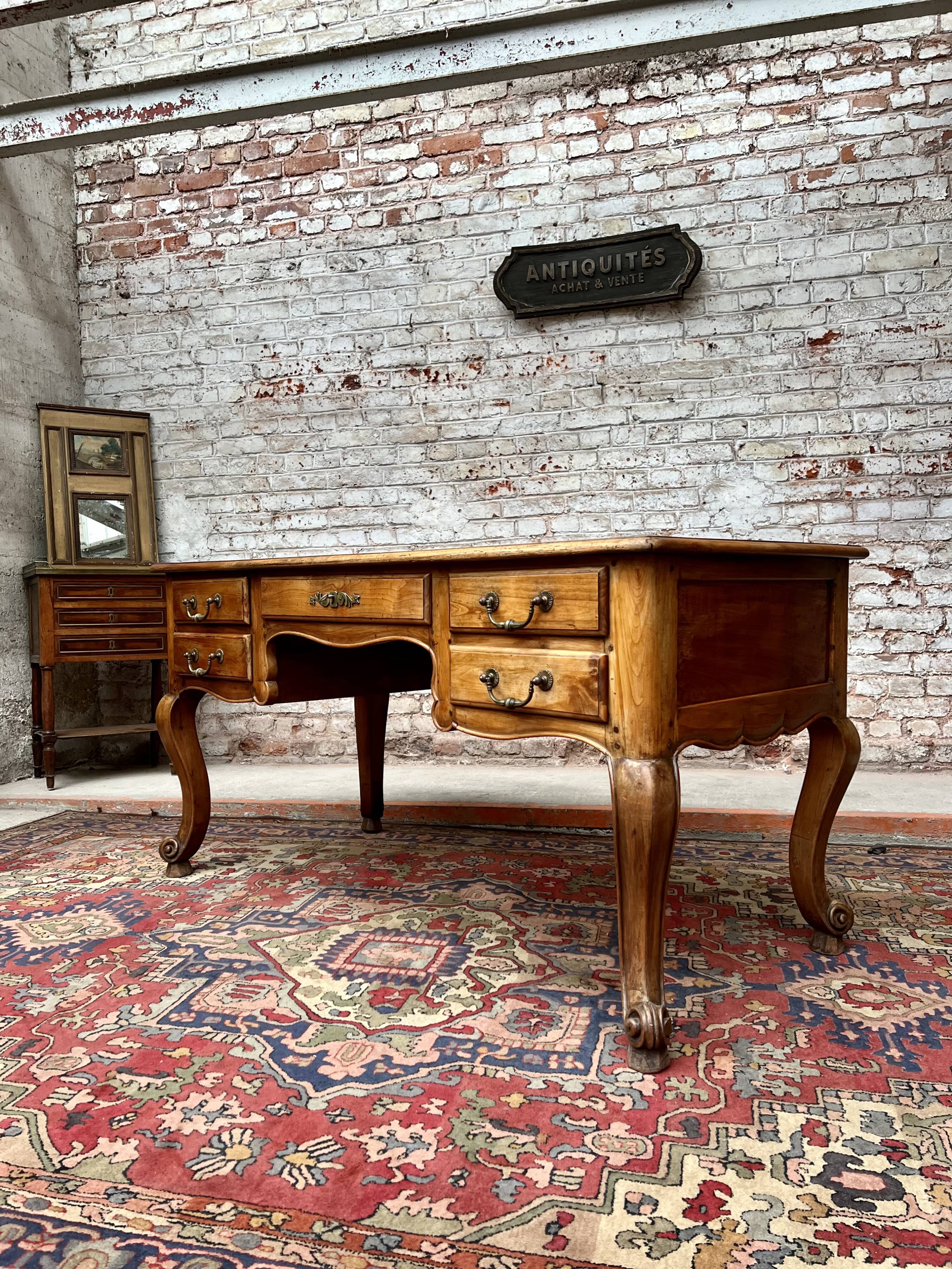 Flat desk in natural wood Louis XV style