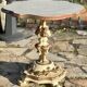 Guéridon en bois sculpté et laqué