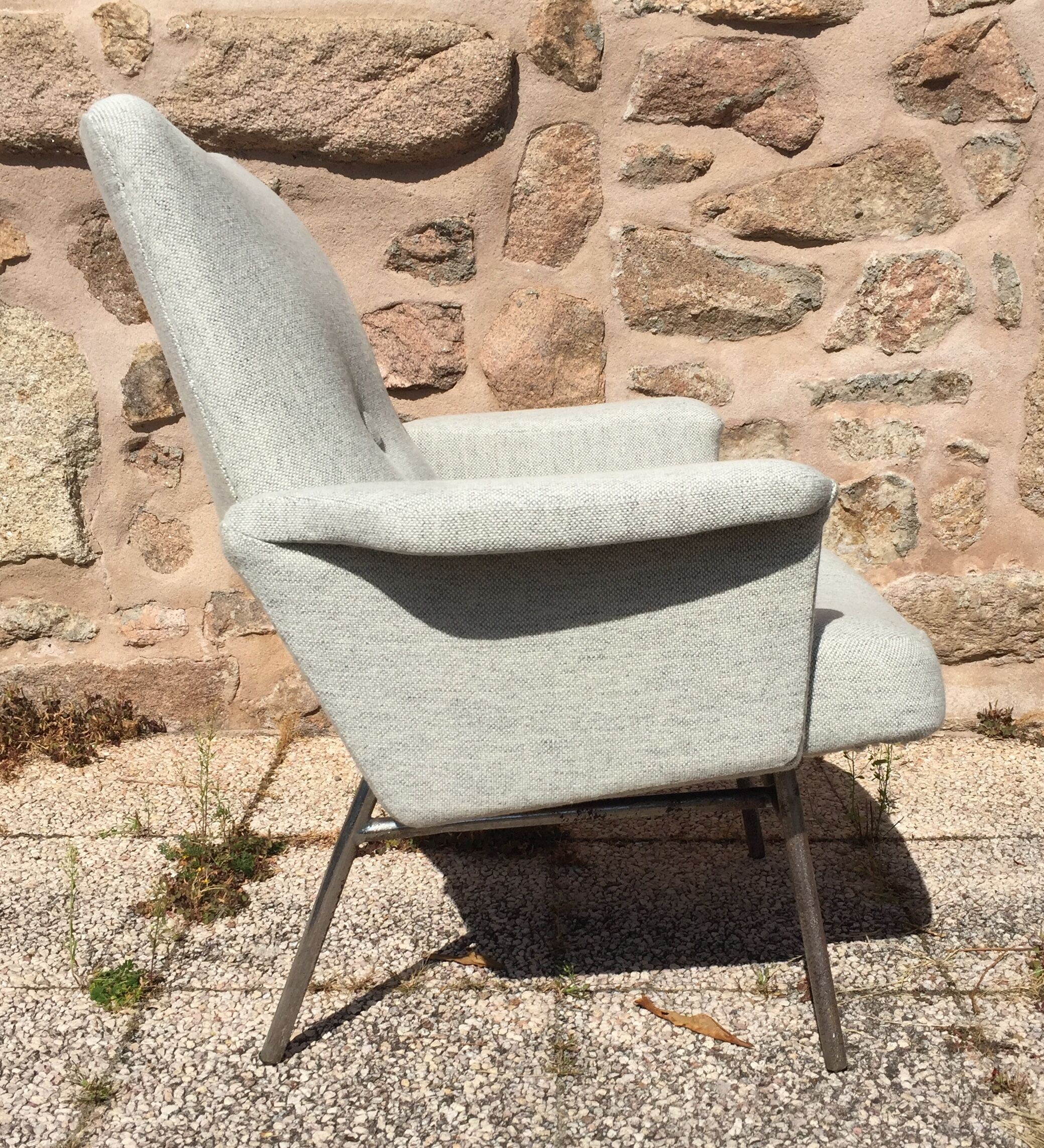 SK660 armcahir by Pierre Guariche for Steiner