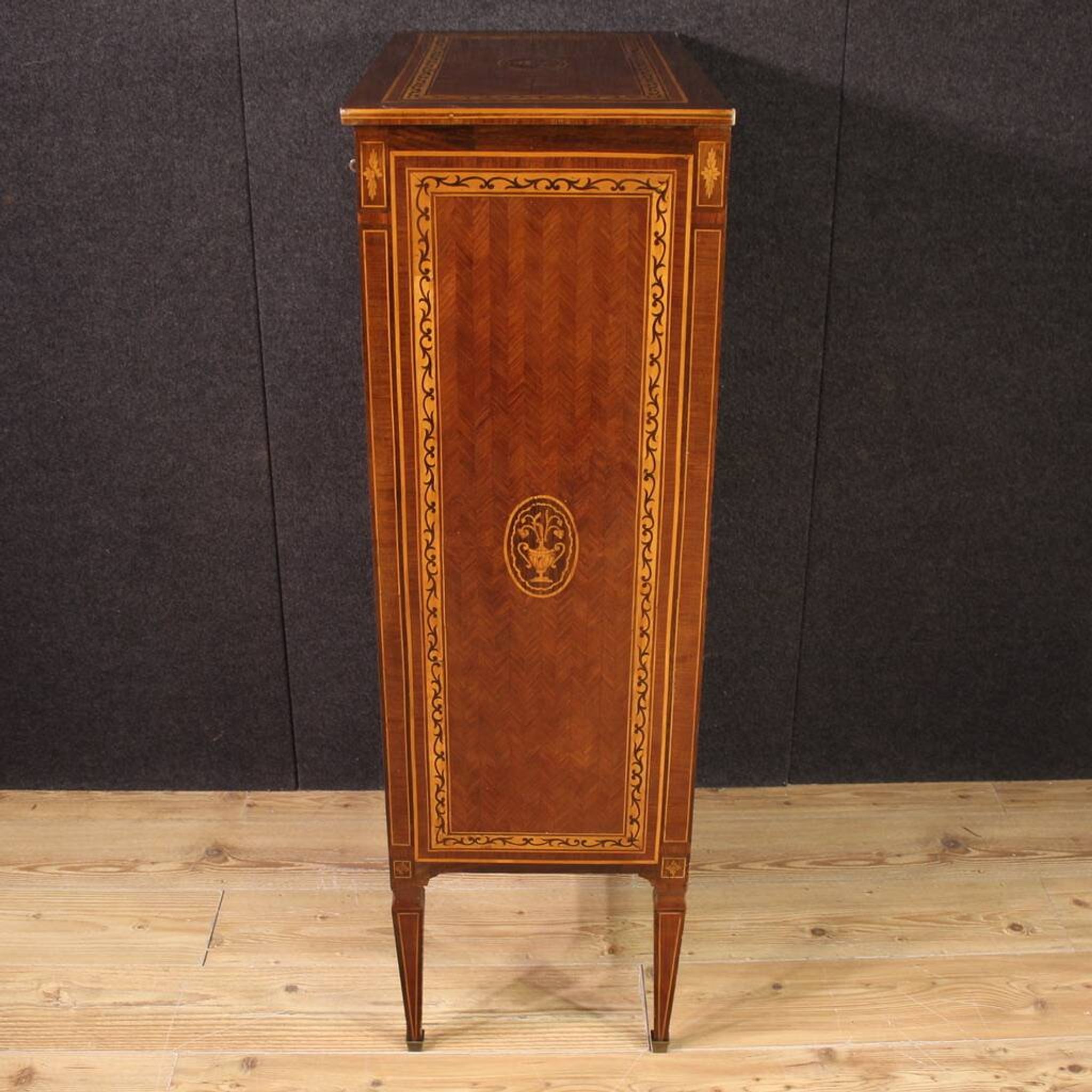 Commode marquetée de style Louis XVI du XXe siècle
