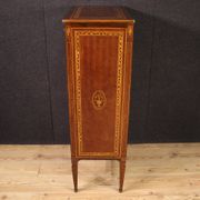 Commode marquetée de style Louis XVI du XXe siècle