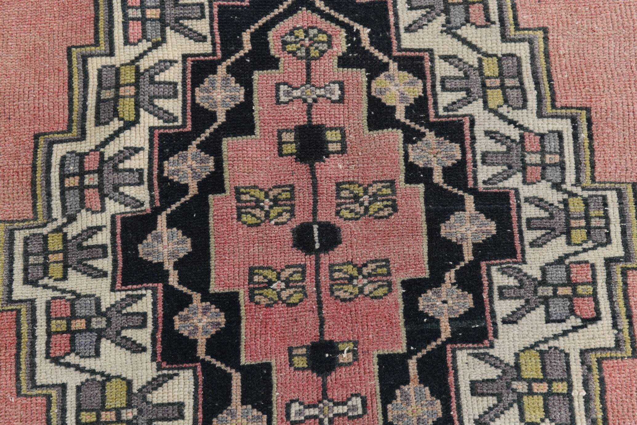 Tapis vintage oriental fait main rose et crème 4x7, 130x225 cm