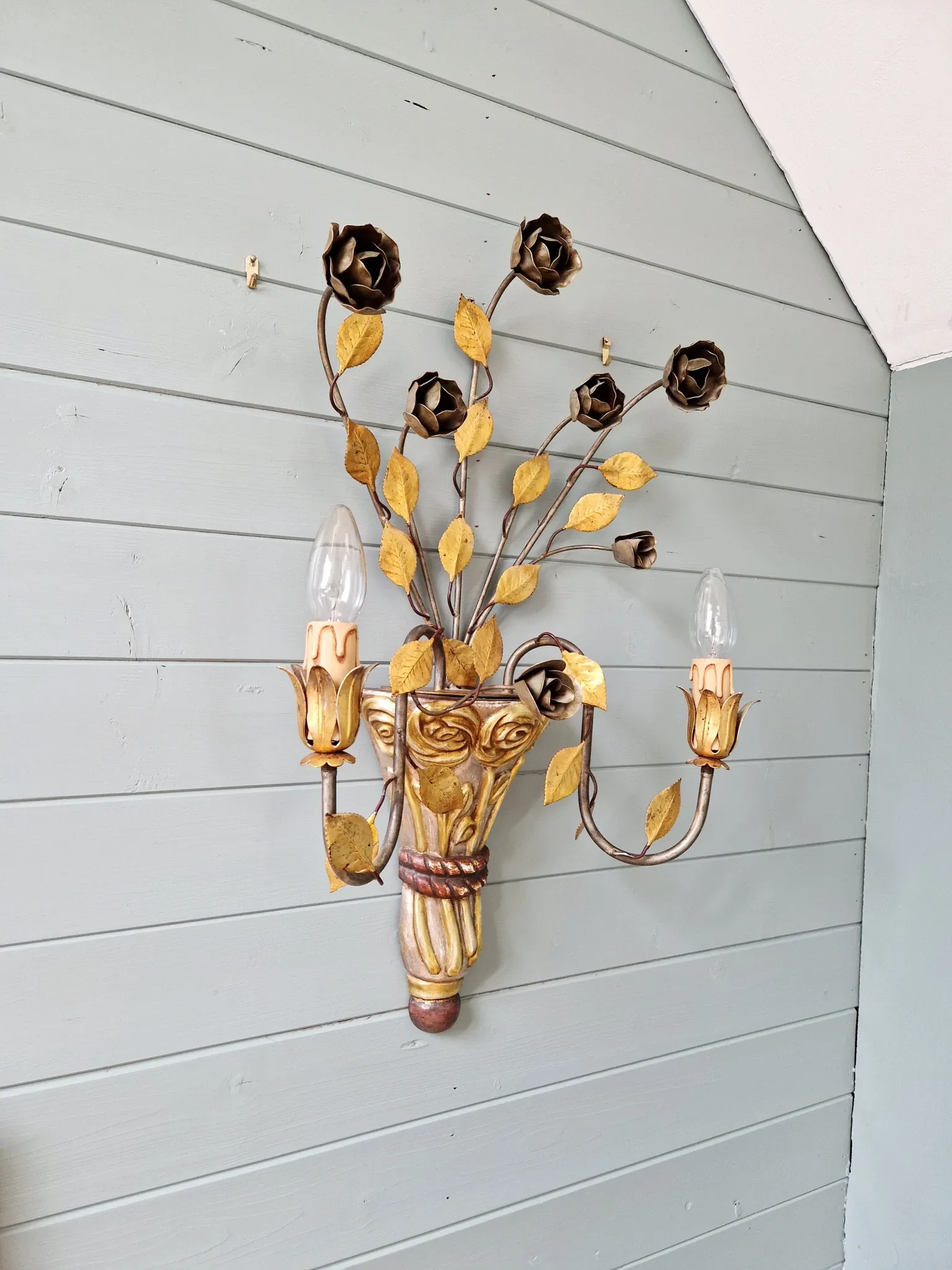 Large Florentine wall sconce, Hollywood Regency, 1960-70.