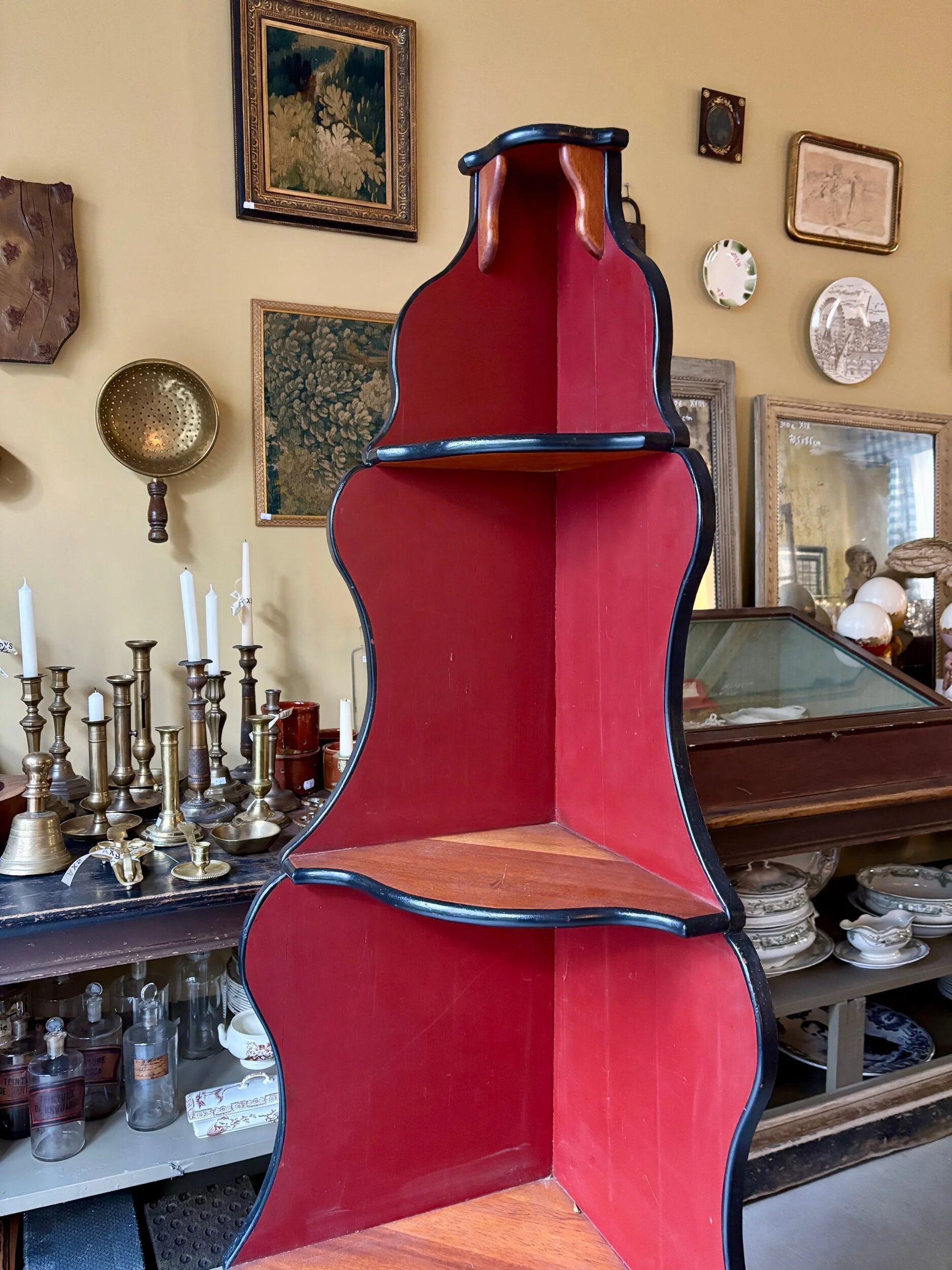 Dark wood corner unit, black and red