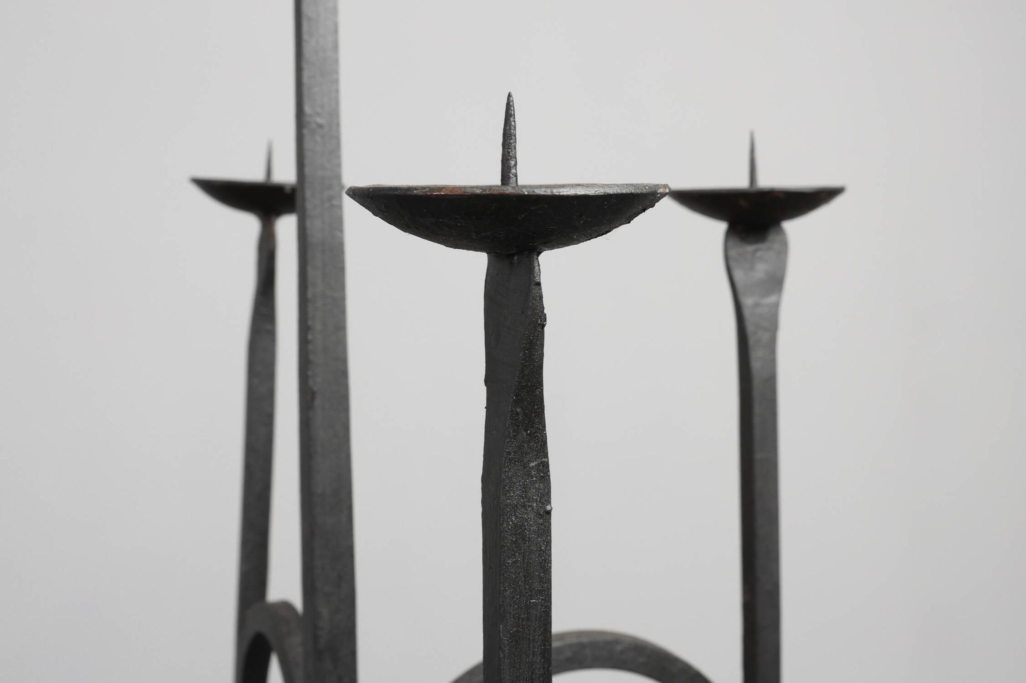 Candelabre en fer forgé néo-gothique, France, 19e siècle