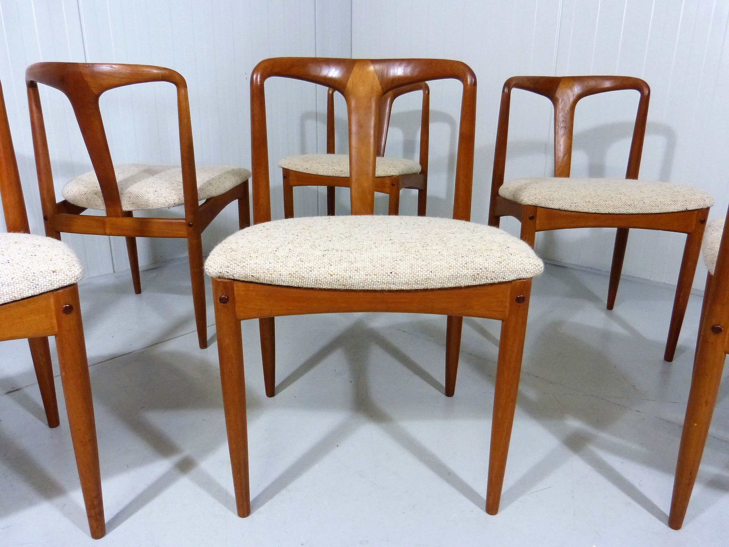 Set of 6 Johannes Andersen teak dining chairs Juliane