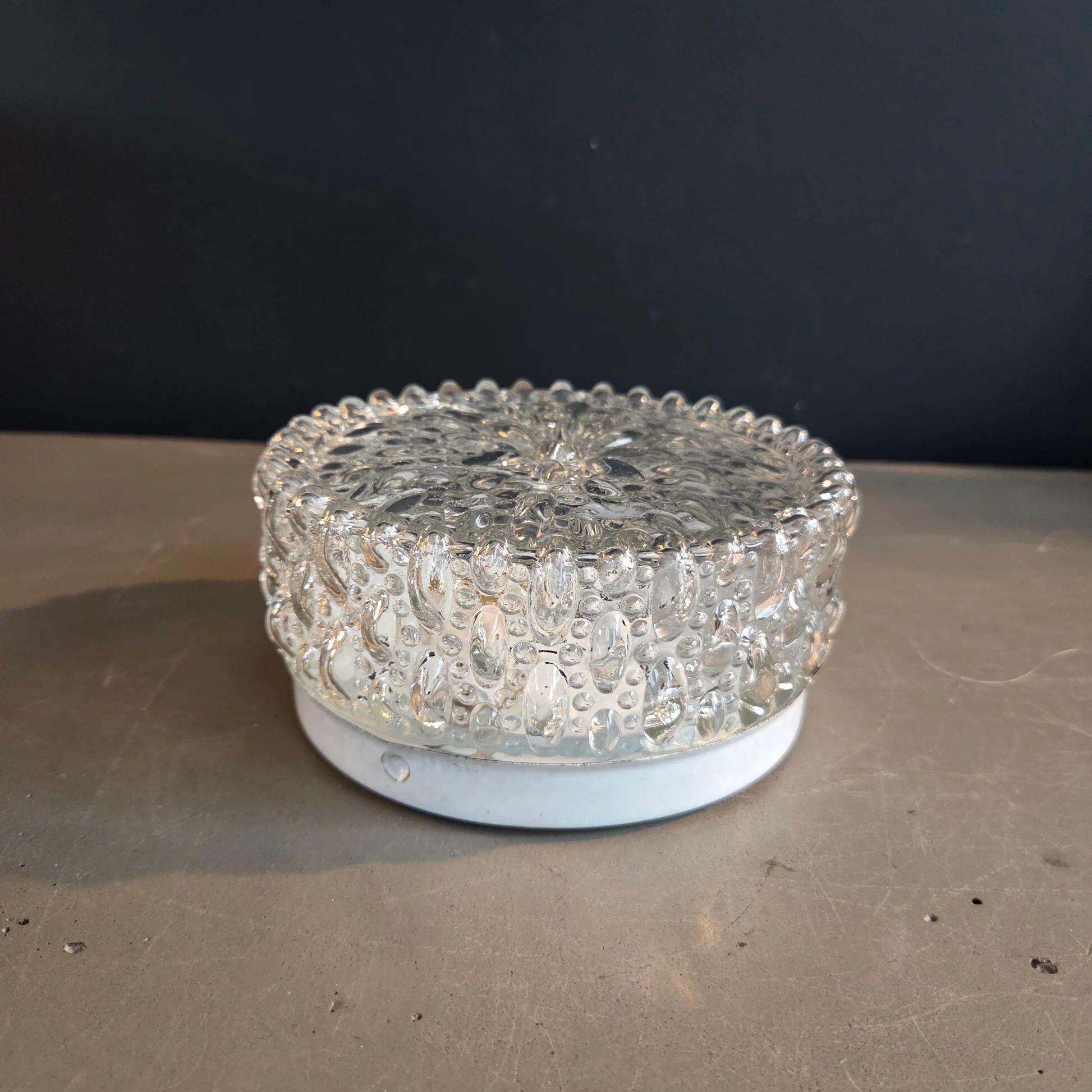 Plafonnier ou applique en verre moulé