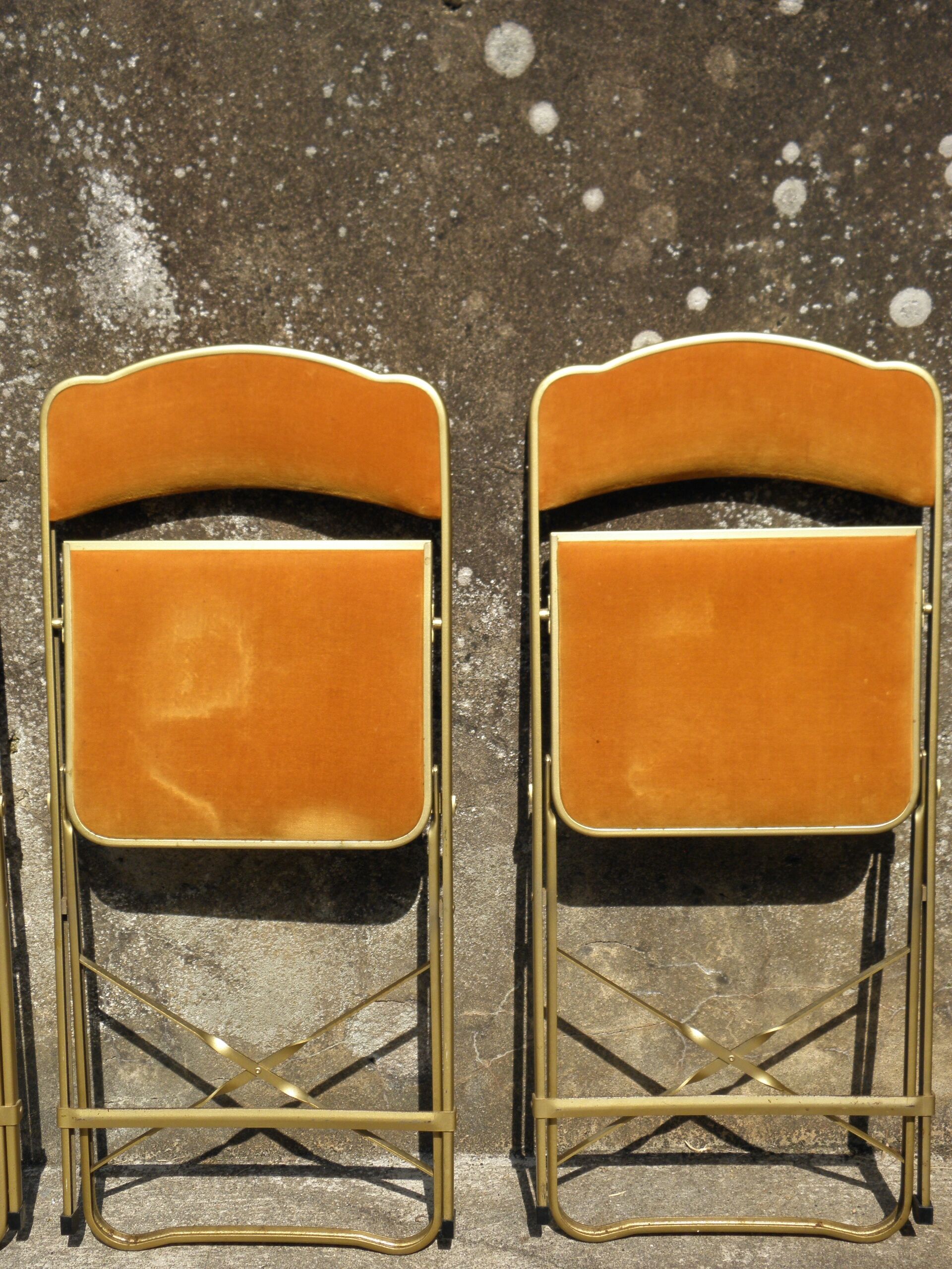 Lot de 6 chaises pliantes en velours et métal doré