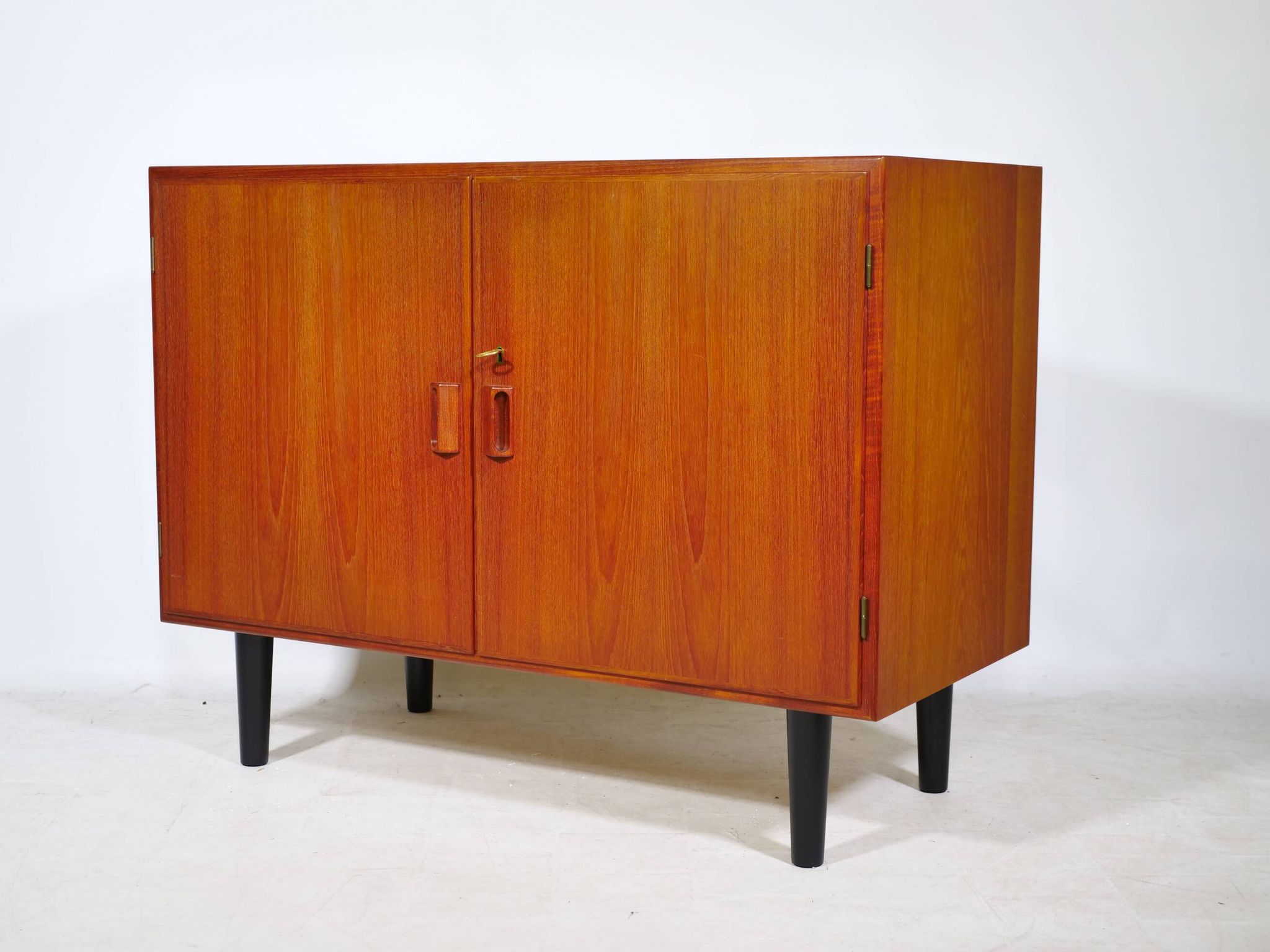 Buffet des années 60 en teck par Børge Mogensen pour Søborg Møbelfabrik.