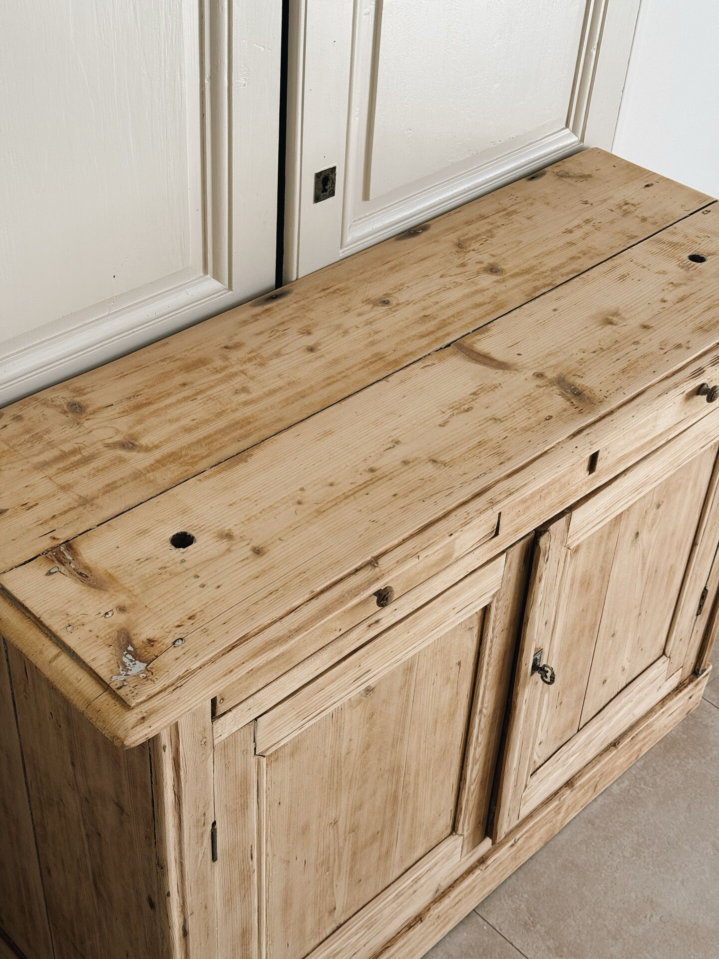 Buffet parisien en bois clair