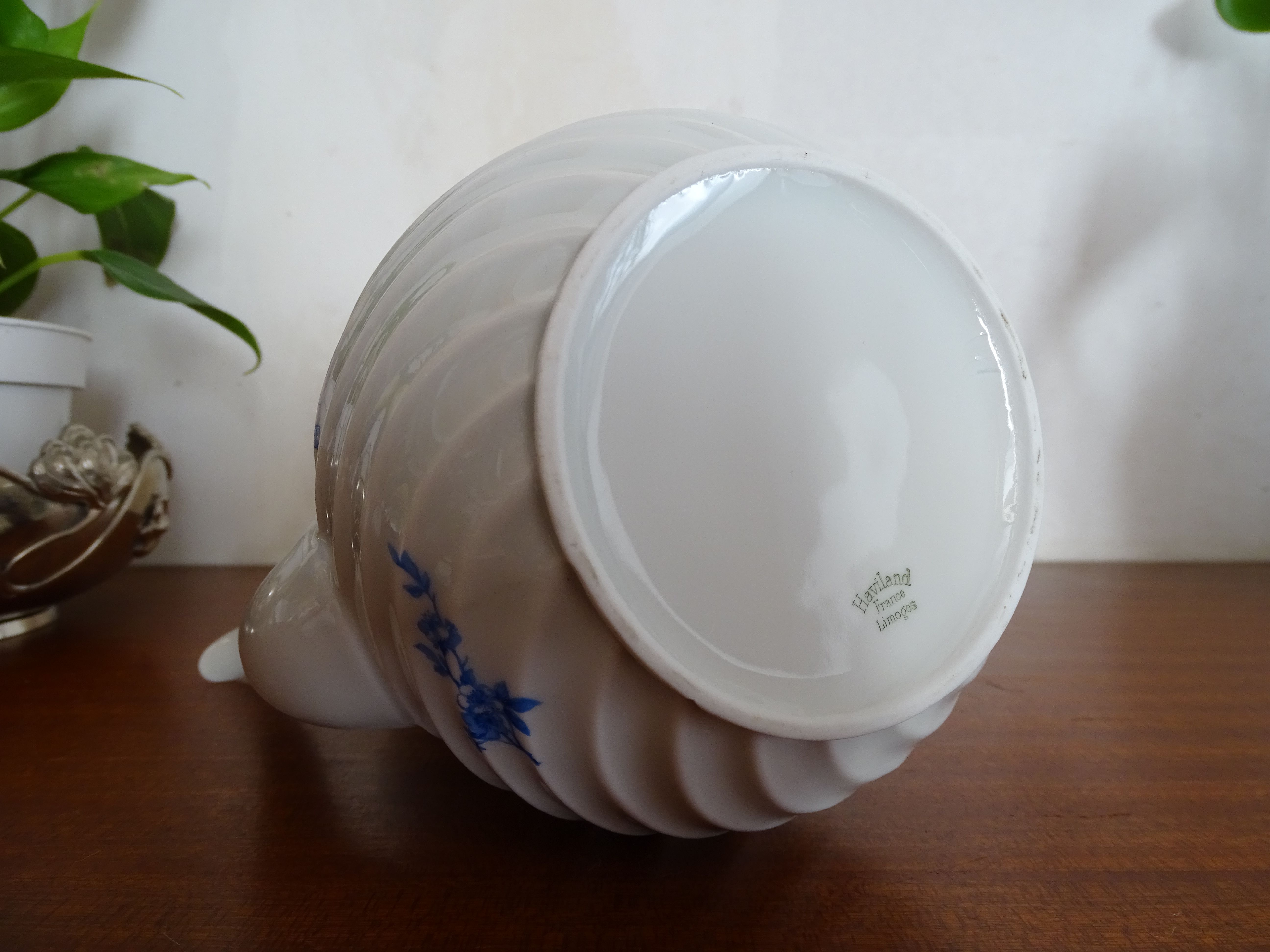 Limoges Haviland porcelain teapot - Blue cherry - Twisted sides
