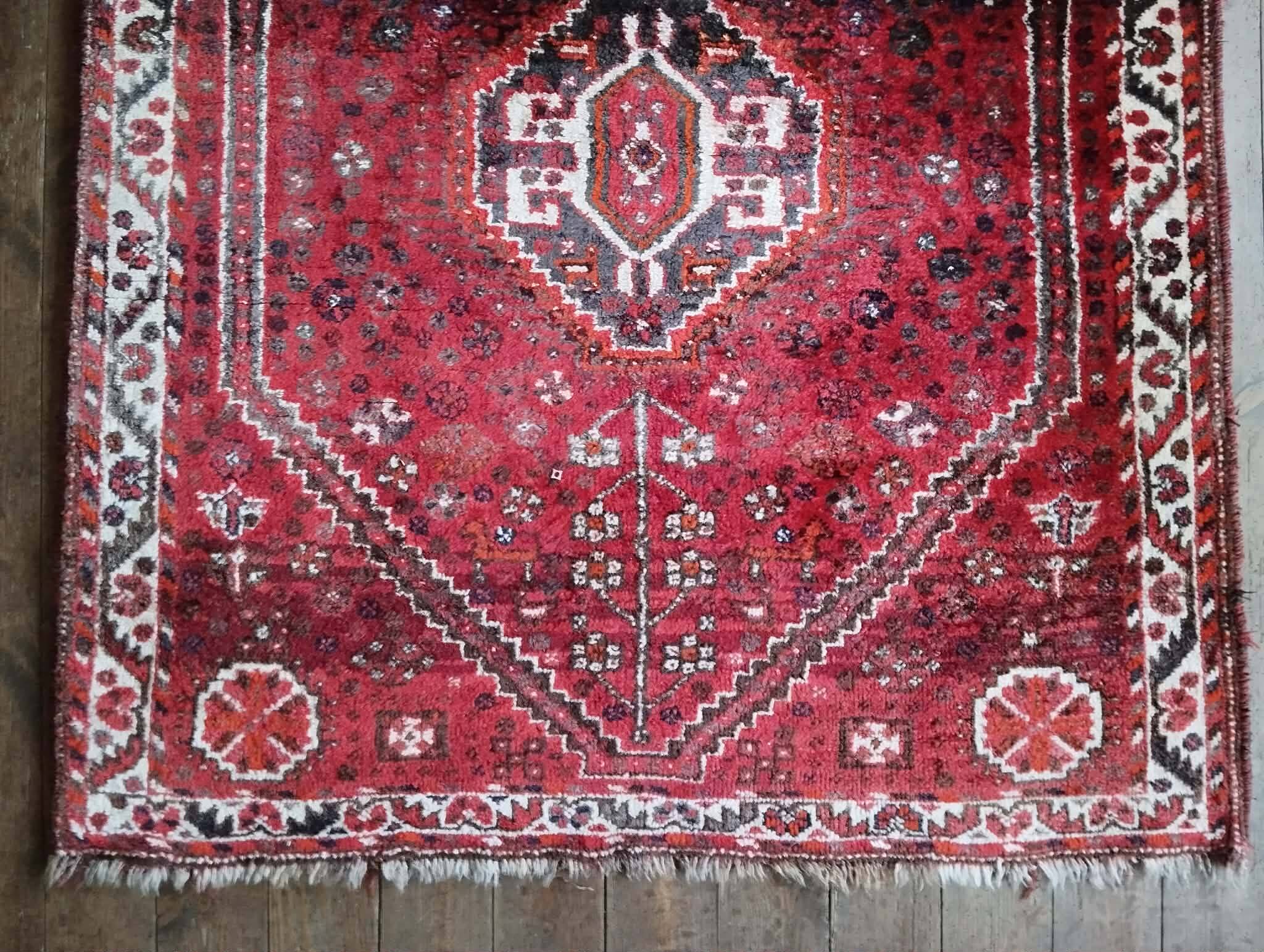 Handmade Persian Shiraz rug 160x120cm