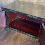 Ancient chinese chest with 2 doors