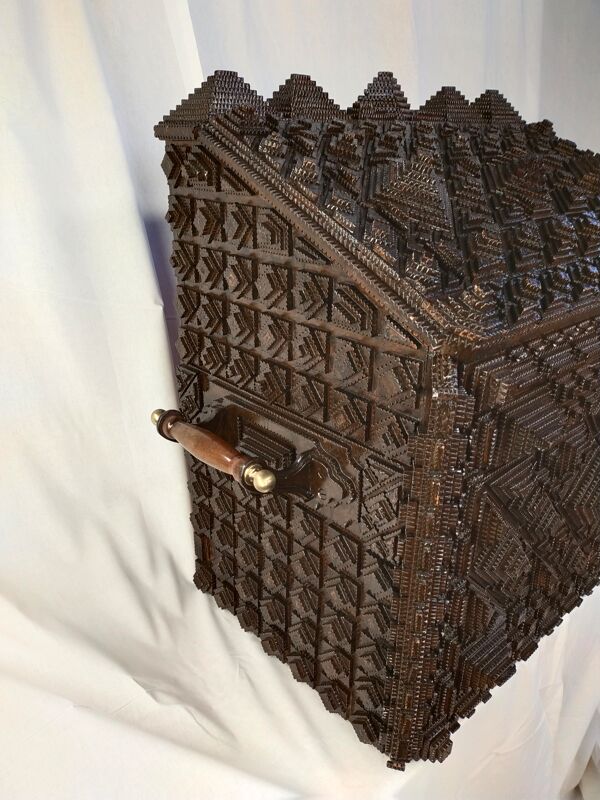 Coffre art populaire tramp art époque 19 éme