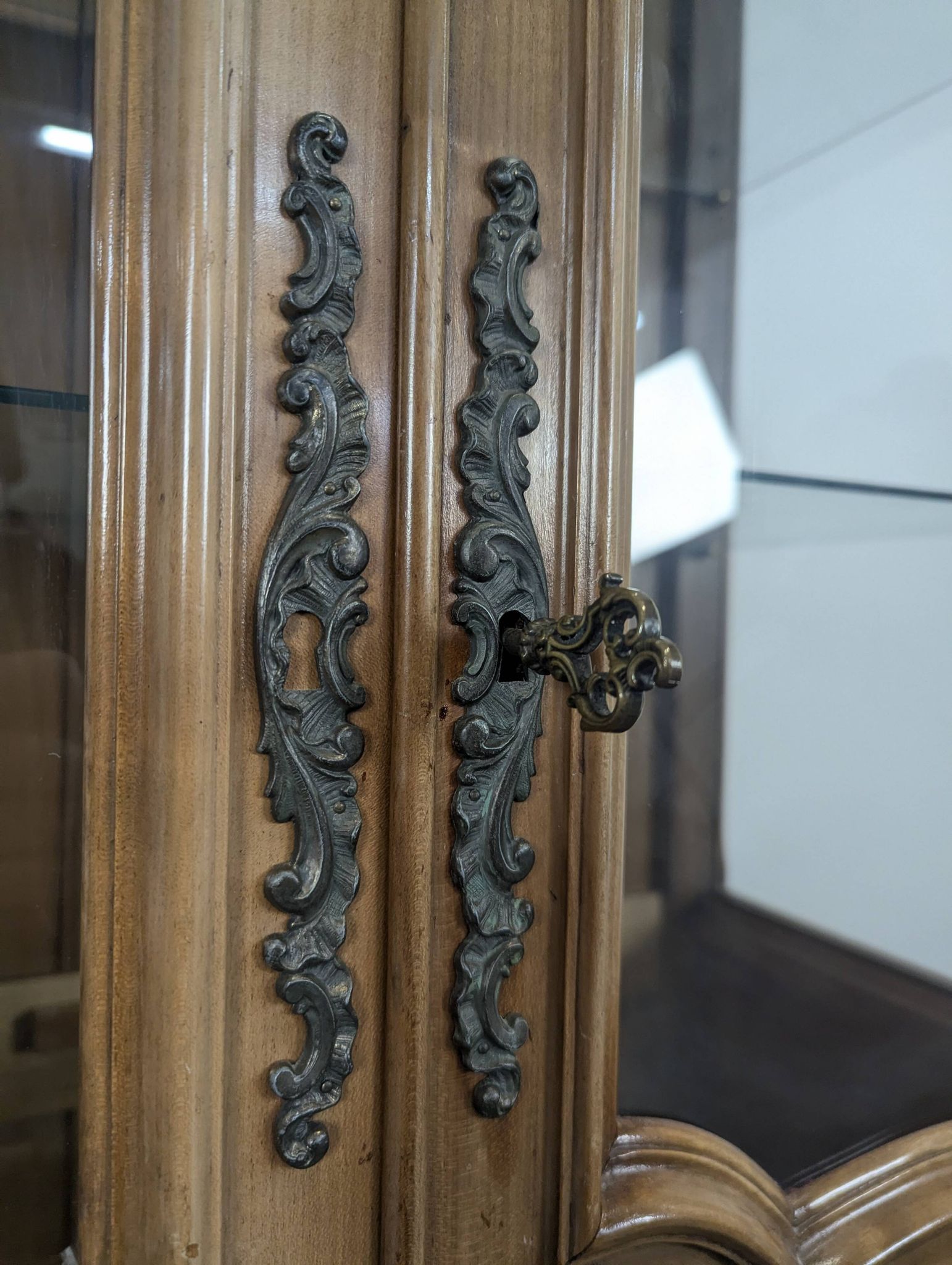Louis XV style display cabinet in cherry wood