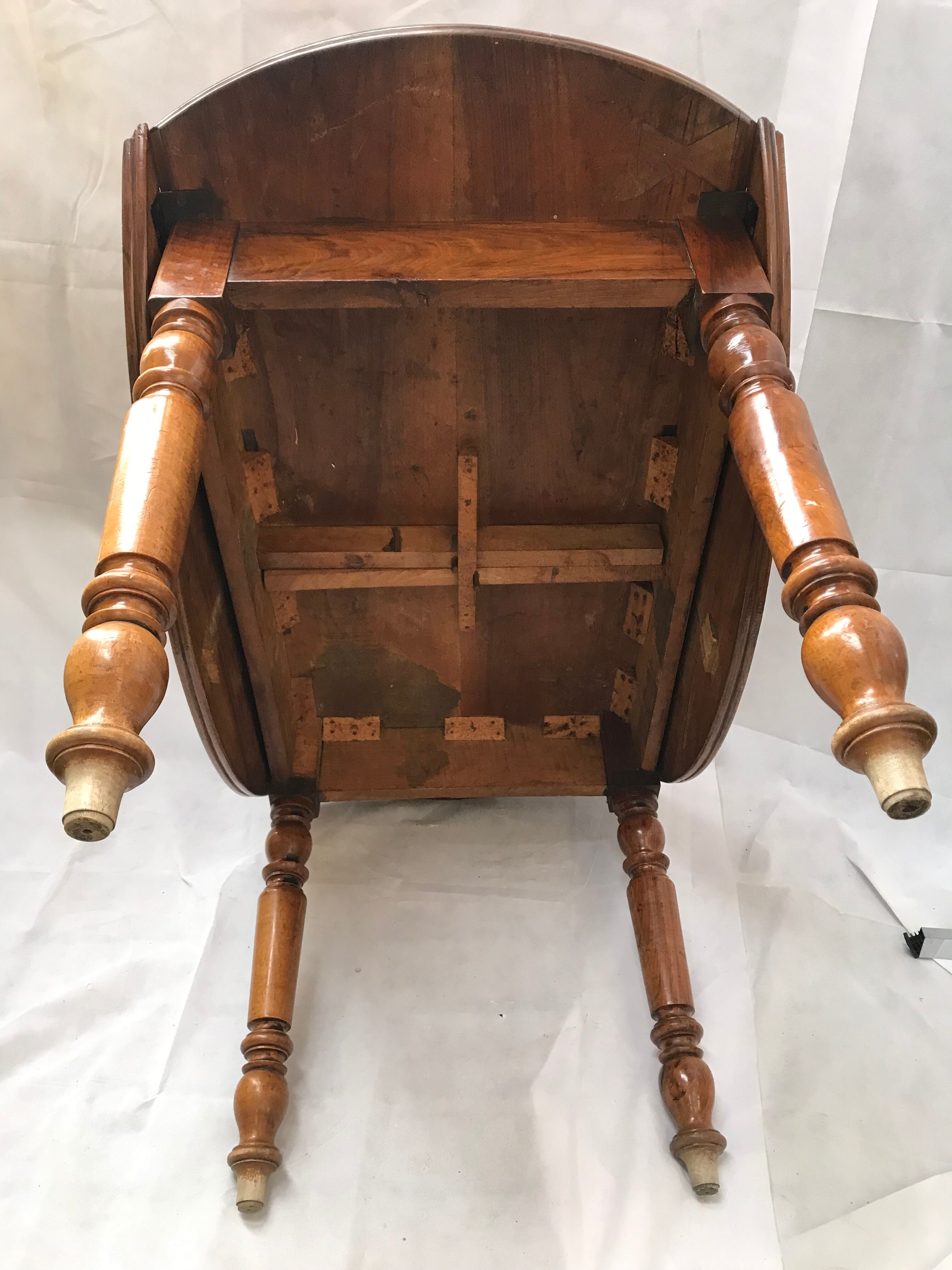 Oval wooden table with shutter