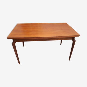 Table d'inspiration scandinave