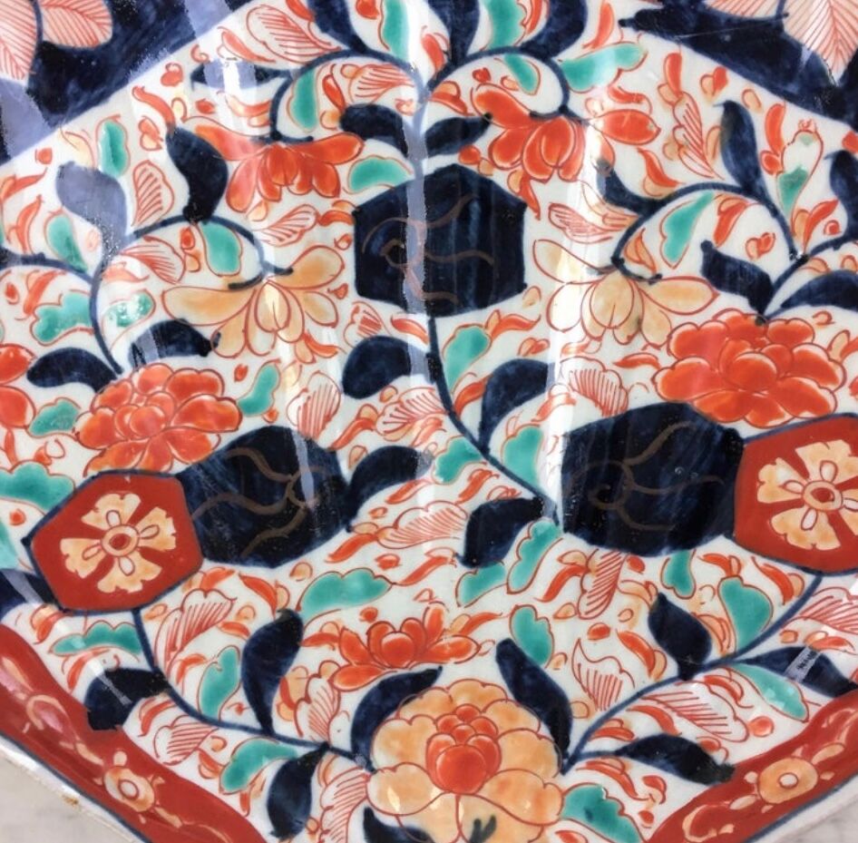 Imari porcelain dish from Japan in the shape of a scallop shell Blue, red and turquoise