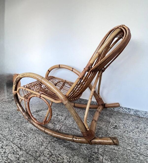 Fauteuil à bascule en rotin massif Franco Albini