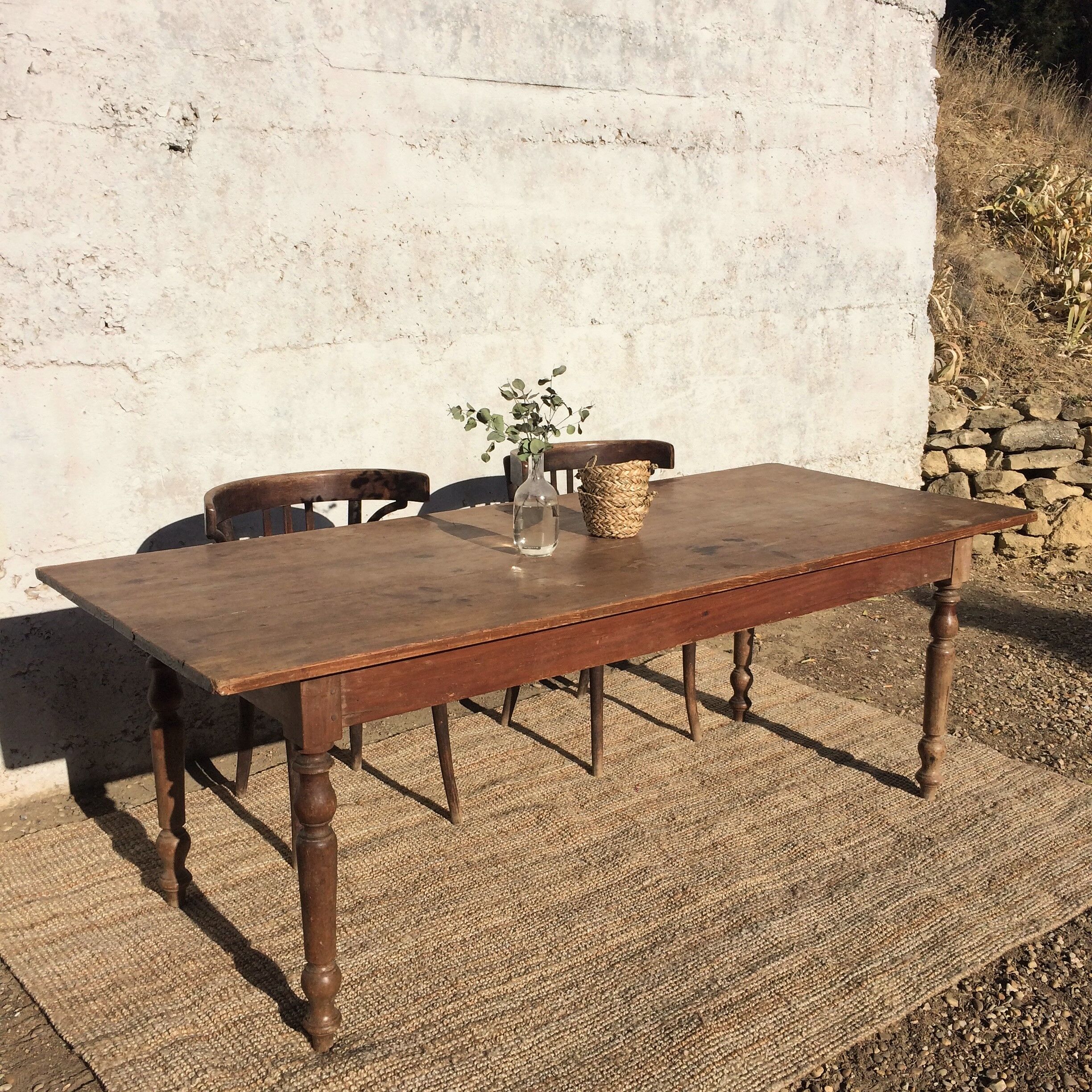Table en bois pieds tournés