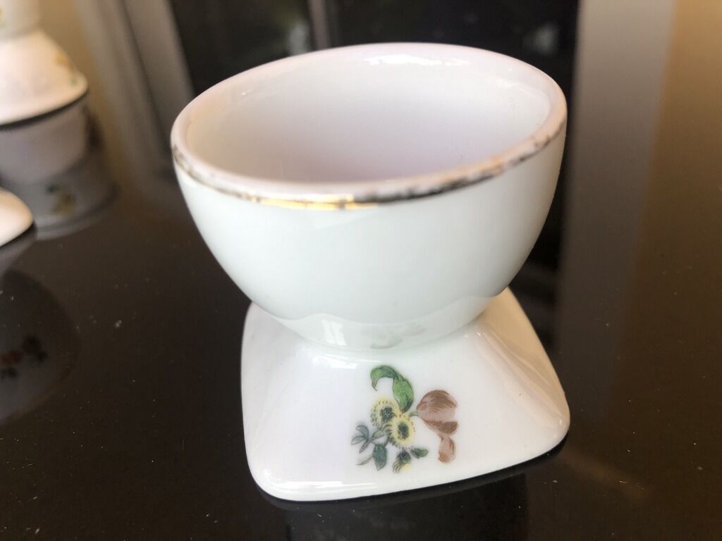 2 vintage porcelain shells