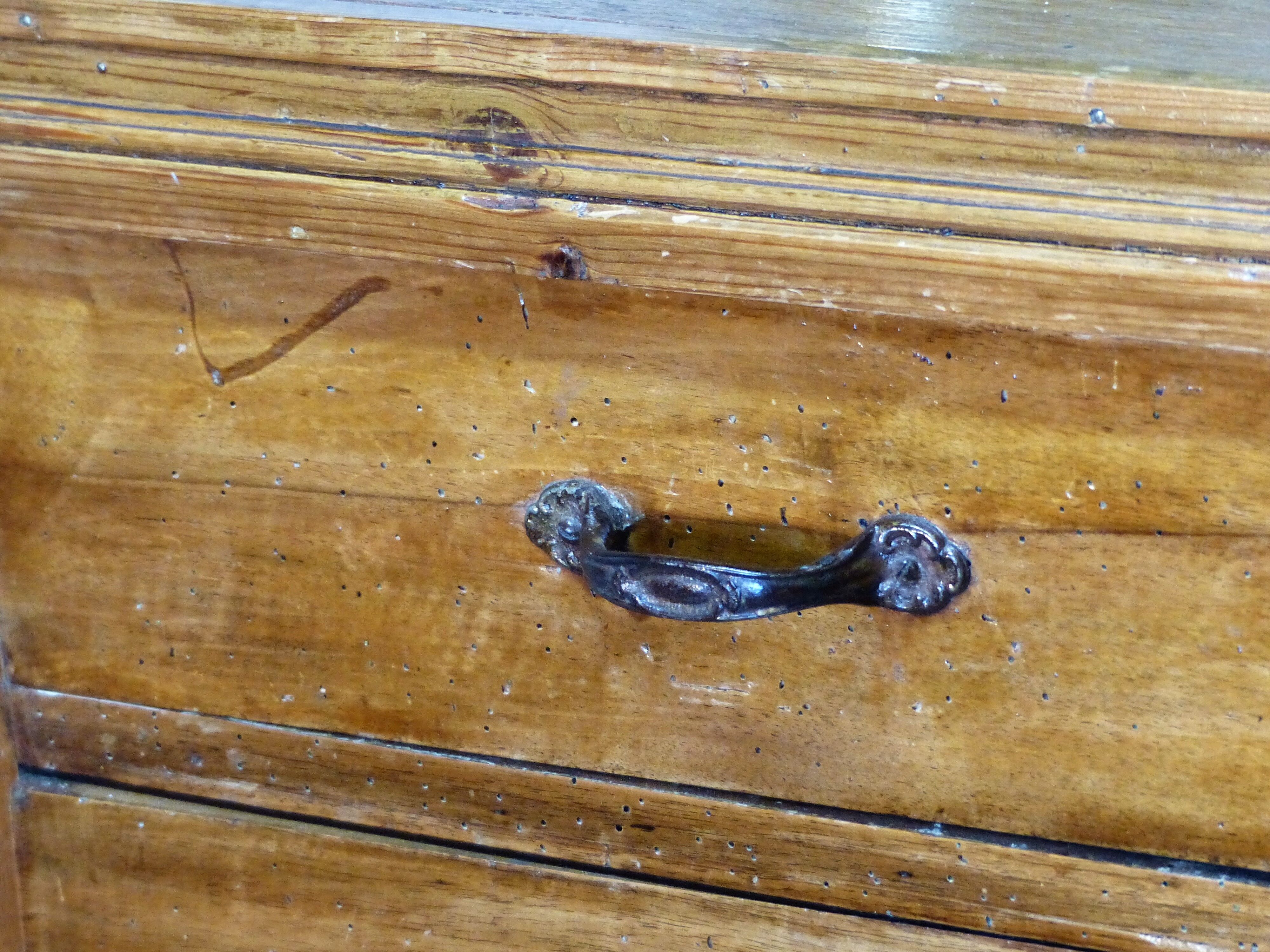 Old dresser 4 drawers