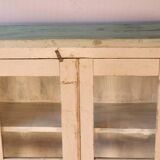 Vitrine en teck birman patine blanche-verte
