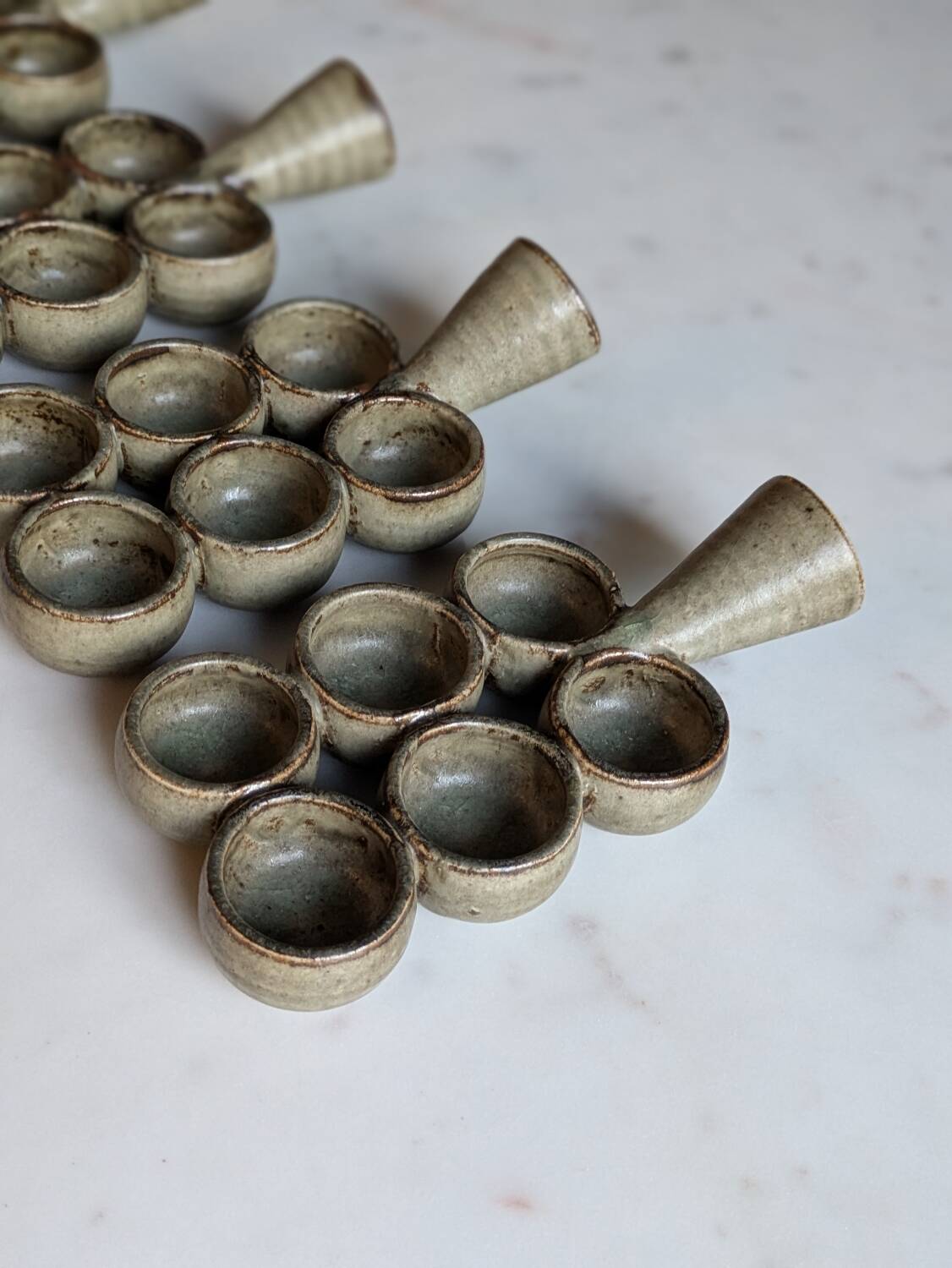 Buralist earthenware cauldrons.