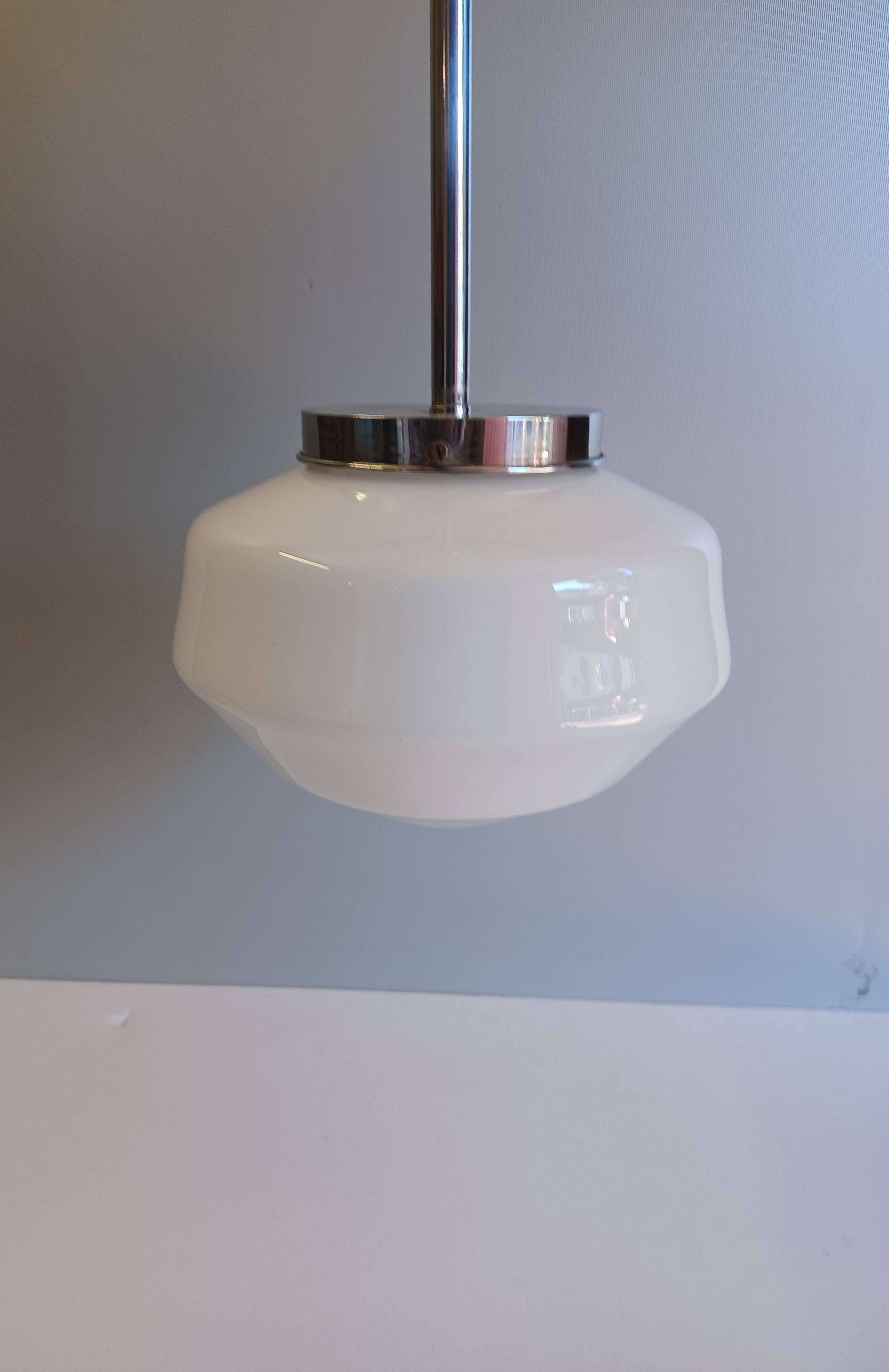 Lustre bistro - White opaline globe - 1950