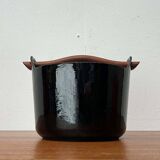 Black enamelled cast iron pot with a teak handle in mid-century style by Timo Sarpaneva for Rosenlew of Finland, 1960s.