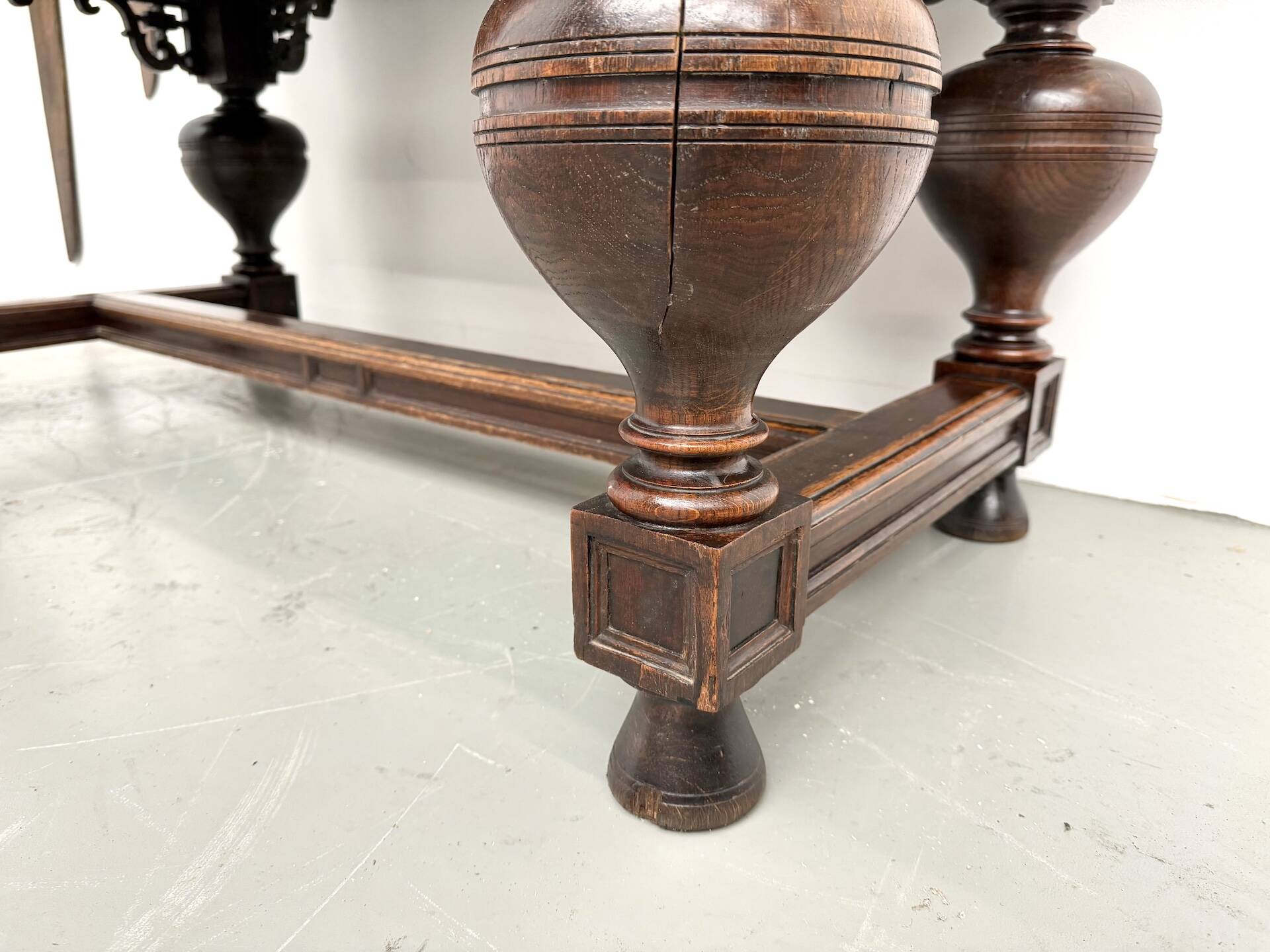 Neo-Renaissance desk in solid oak, circa 1900