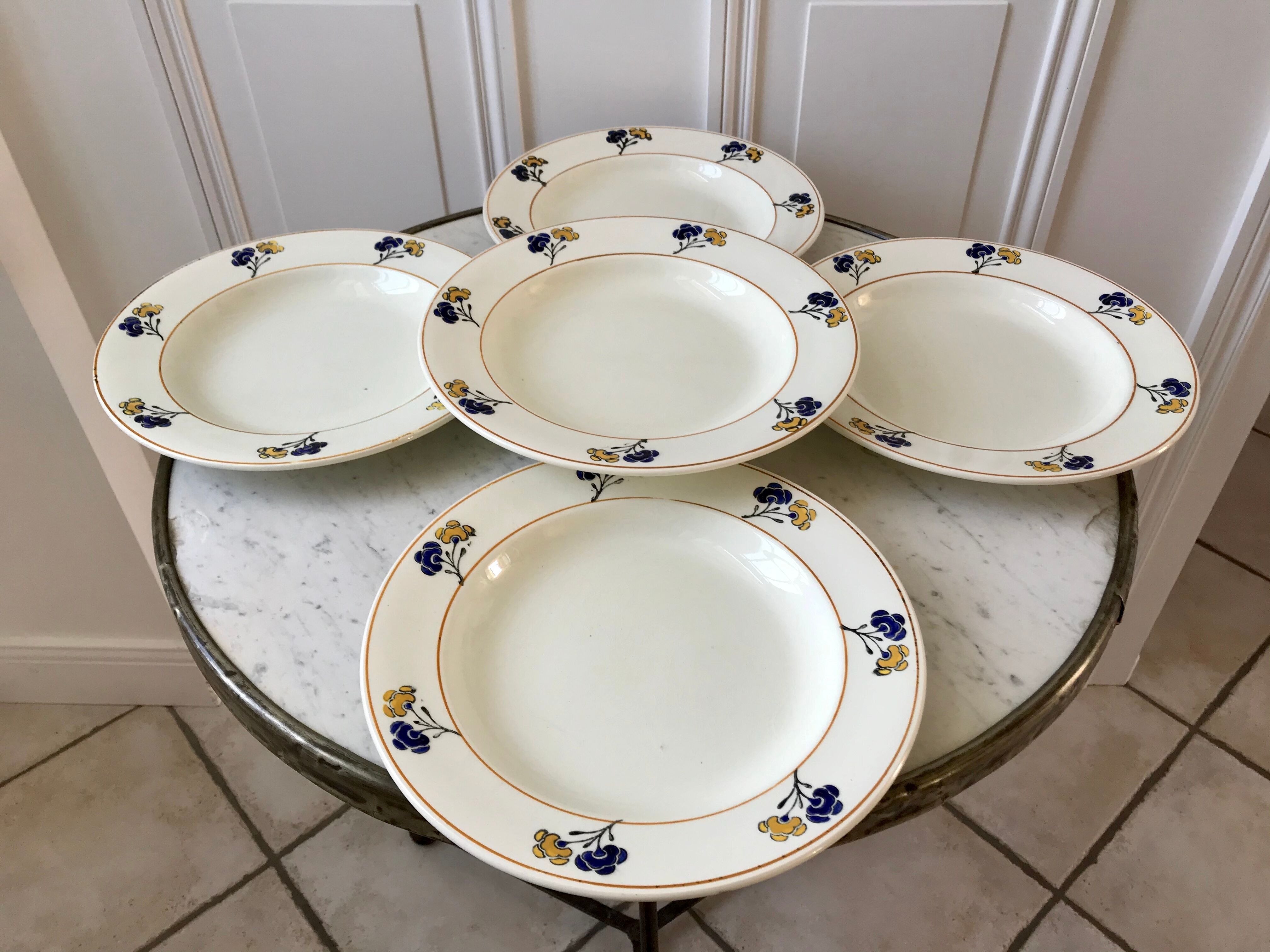 Set of 5 hollow plates Iron Earth model "Romeo" early XXth